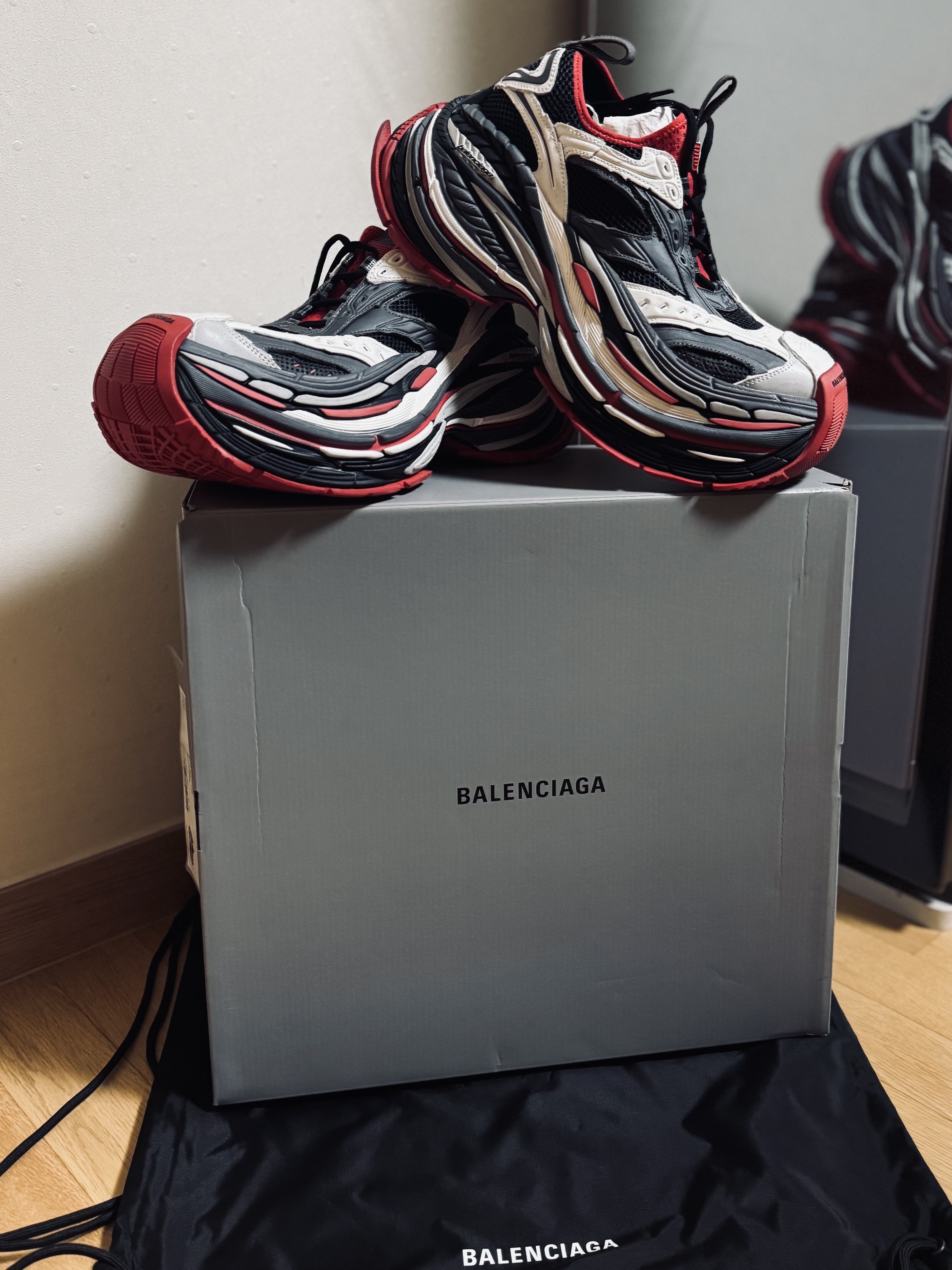 Balenciaga Platform Reduced Sneakers Black Grey 착용 스타일