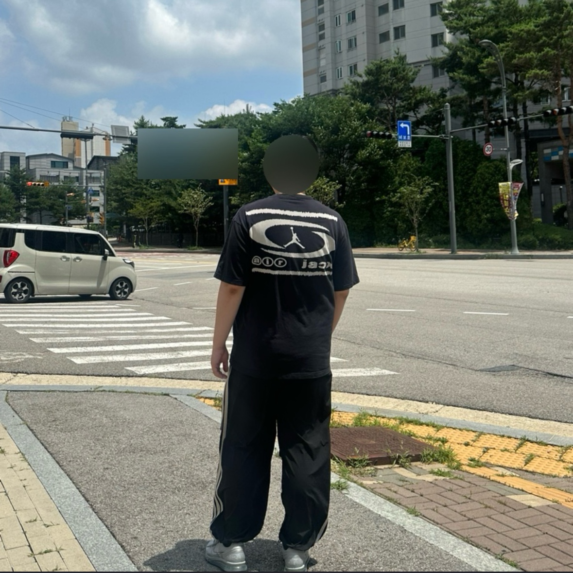 Jordan x Travis Scott T-Shirts Black (DZ5514-011) 착용 스타일 - 1