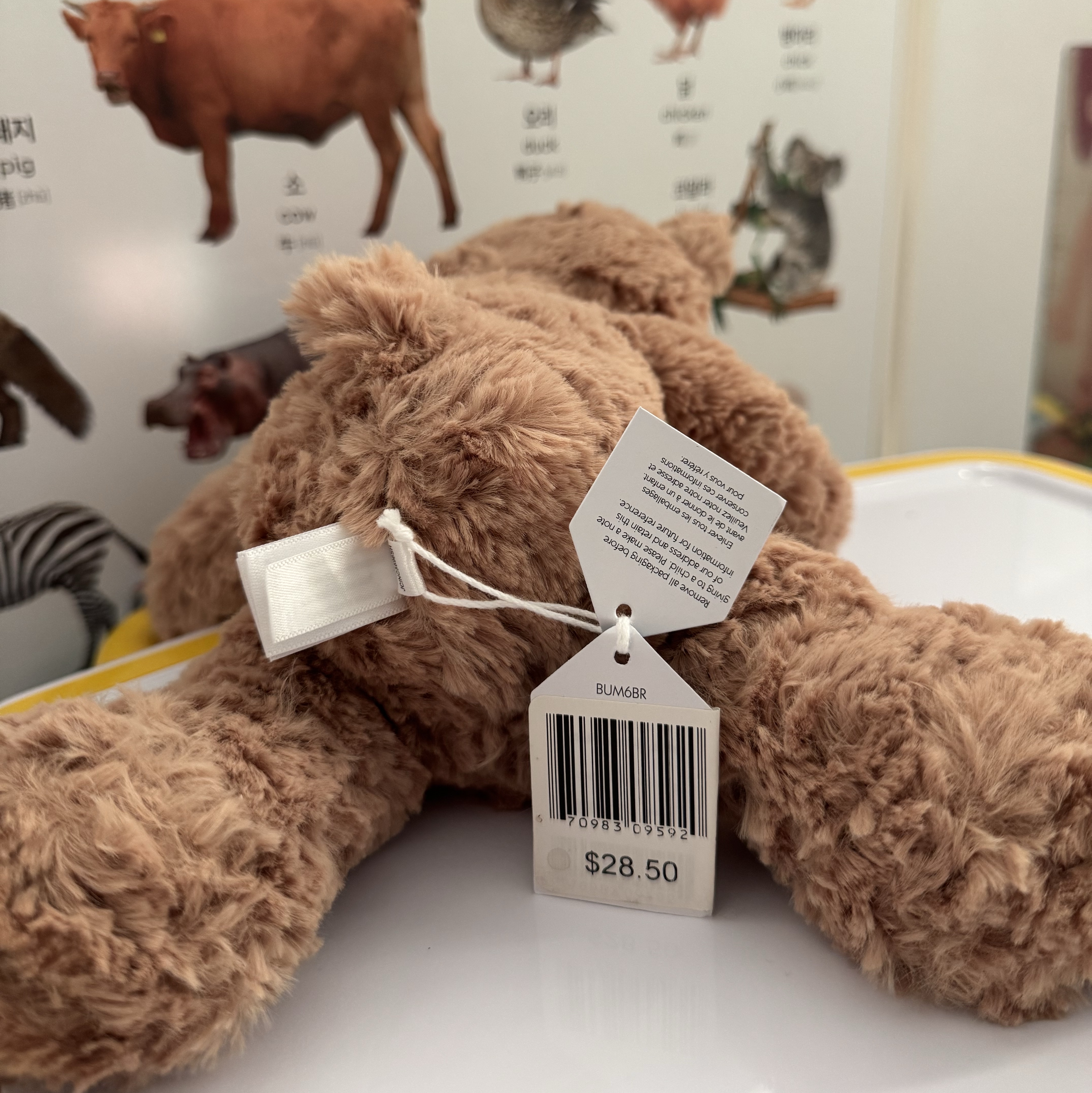 Jellycat Bumbly Bear Small Brown 착용 스타일 - 2