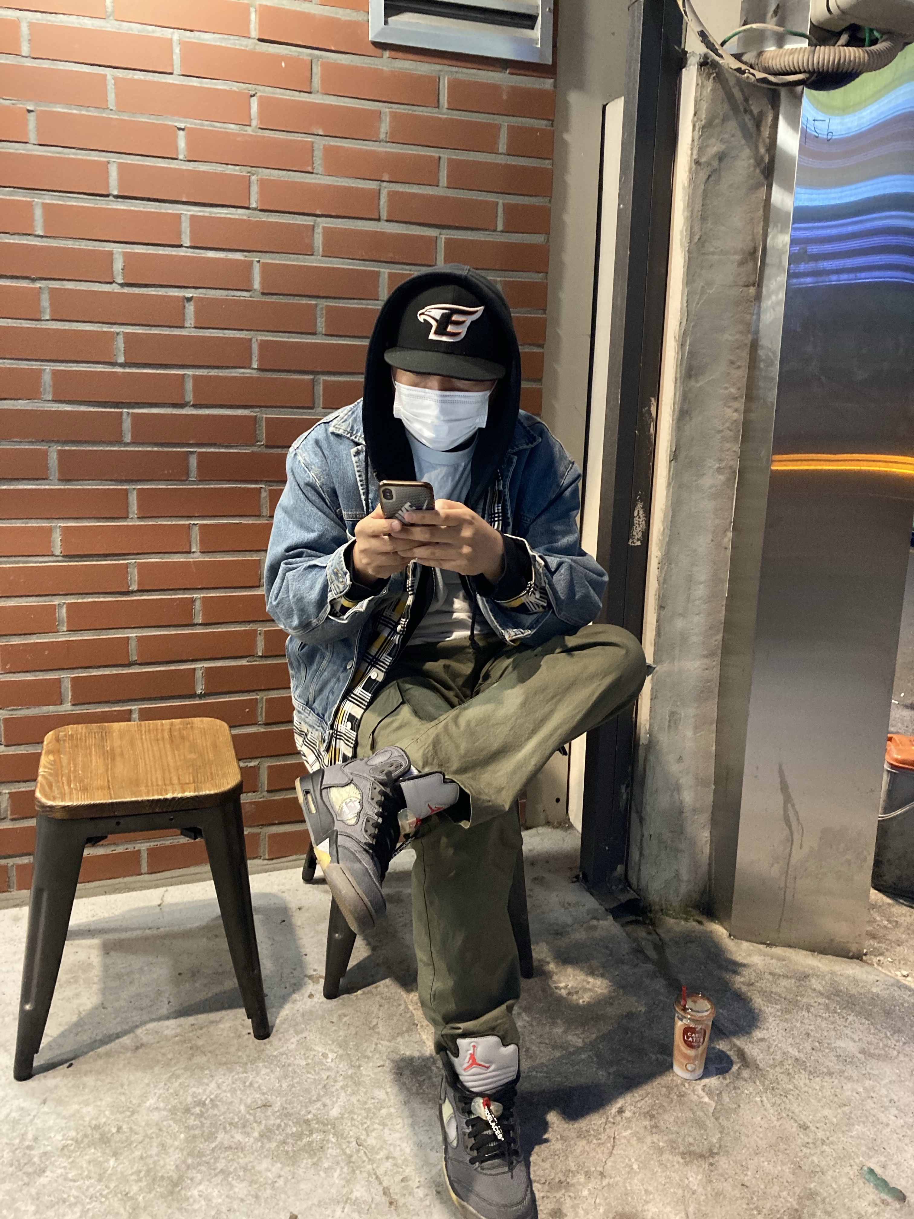 Jordan 5 x Off-White Retro SP Black Muslin 착용 스타일