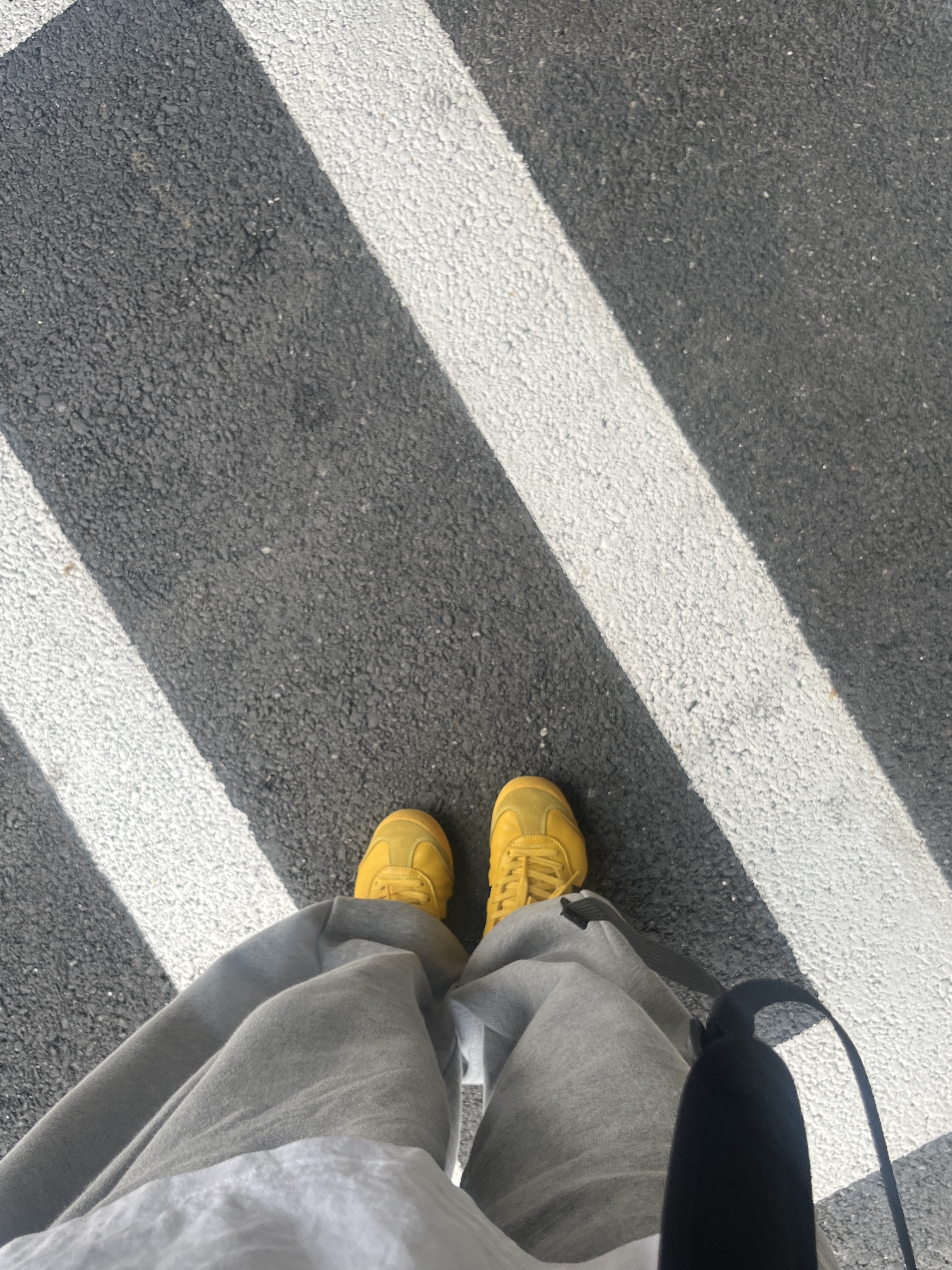 Onitsuka Tiger Mexico 66 Yellow Black 착용 스타일 - 1