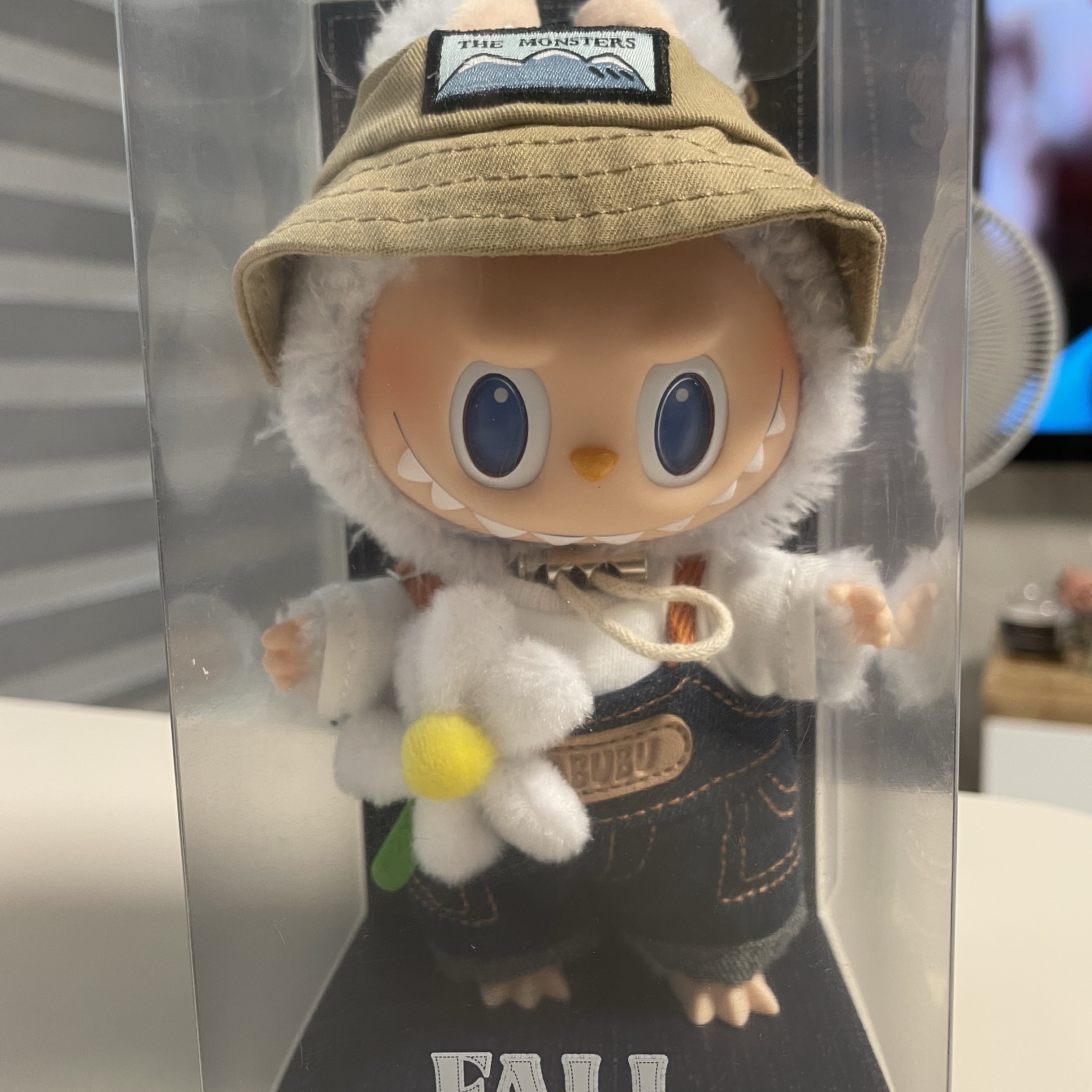 Pop Mart Fall In Wild Labubu Series Toy Keyring 착용 스타일