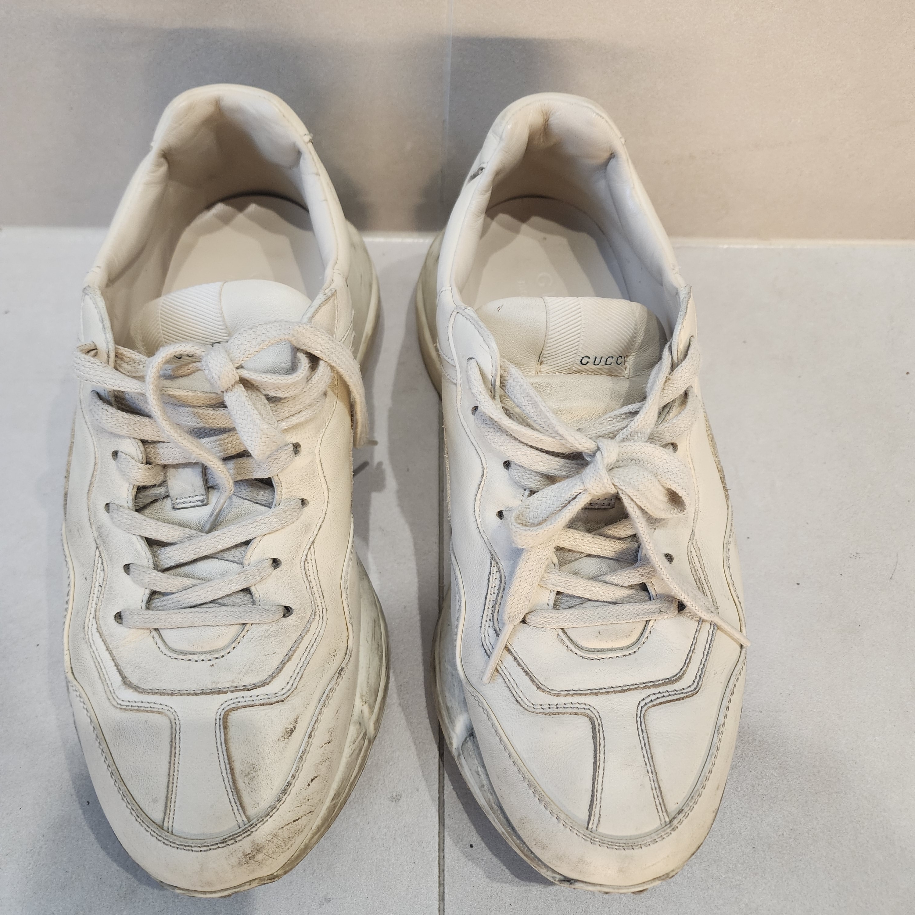 Gucci Rhyton Leather Sneakers Distressed Ivory 착용 스타일