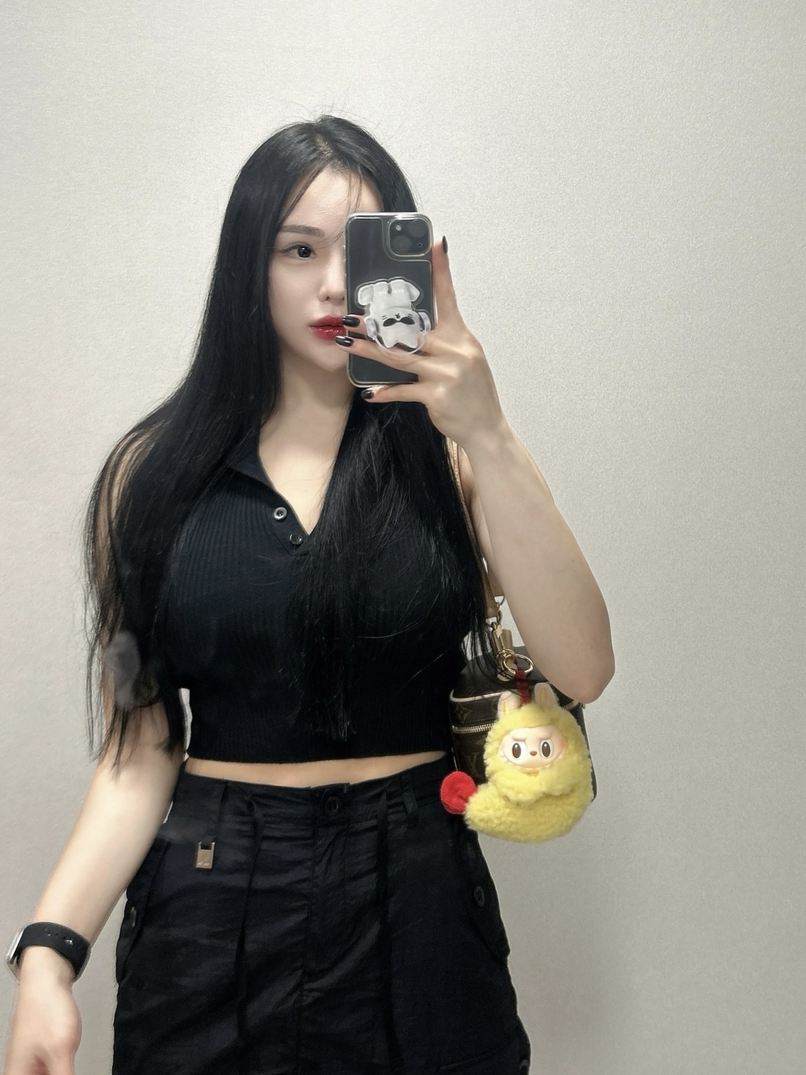 Pop Mart Labubu The Monsters Wacky Mart Series Earphone Case, Louis Vuitton Nice Mini Toiletry Pouch Monogram 착용 스타일 - 5