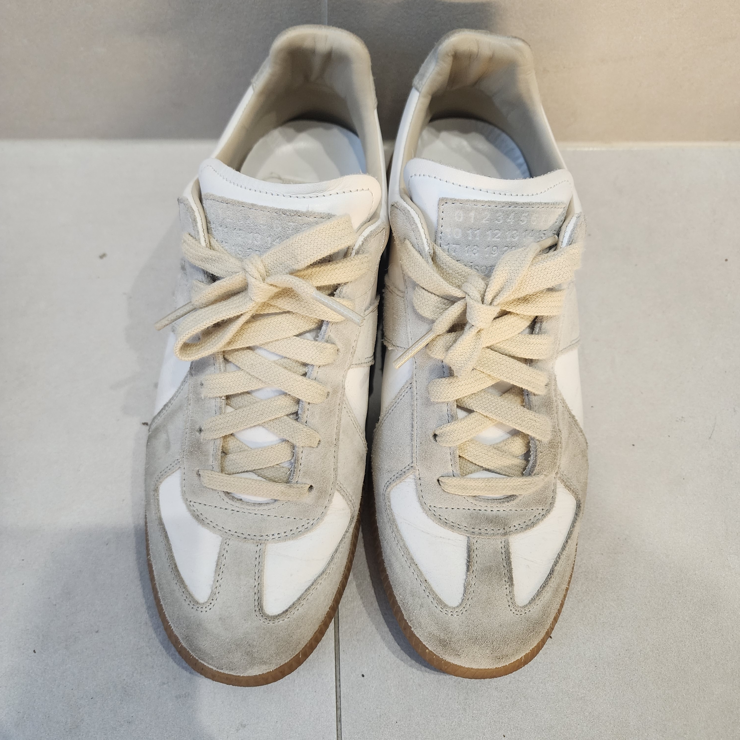 Maison Margiela Calfskin Replica Sneakers 착용 스타일