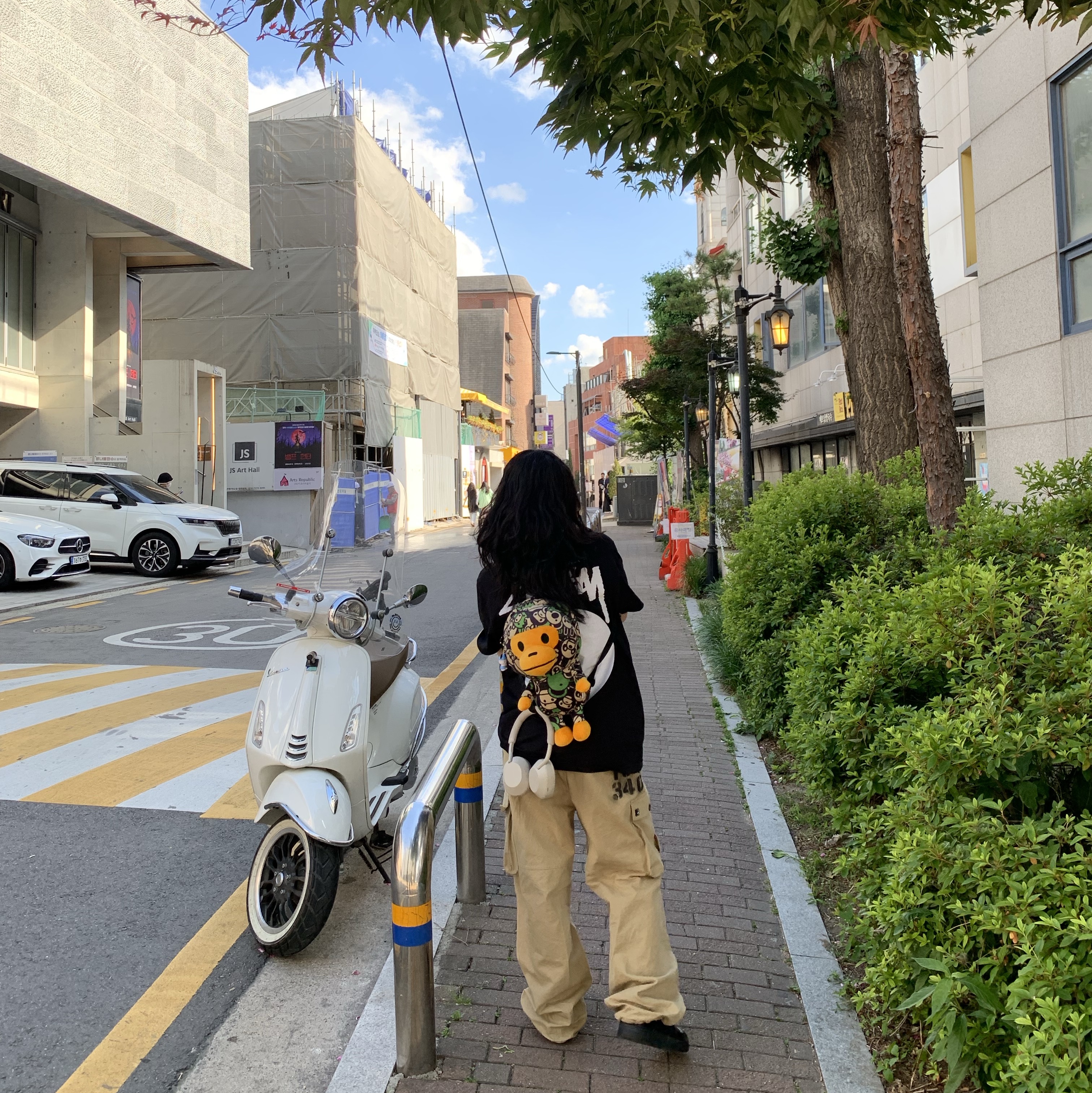 BAPE I Love BAPE L/S T-Shirt Black, (W) BAPE Baby Lisa Plush Doll Chain Shoulder Bag Brown 착용 스타일 - 4
