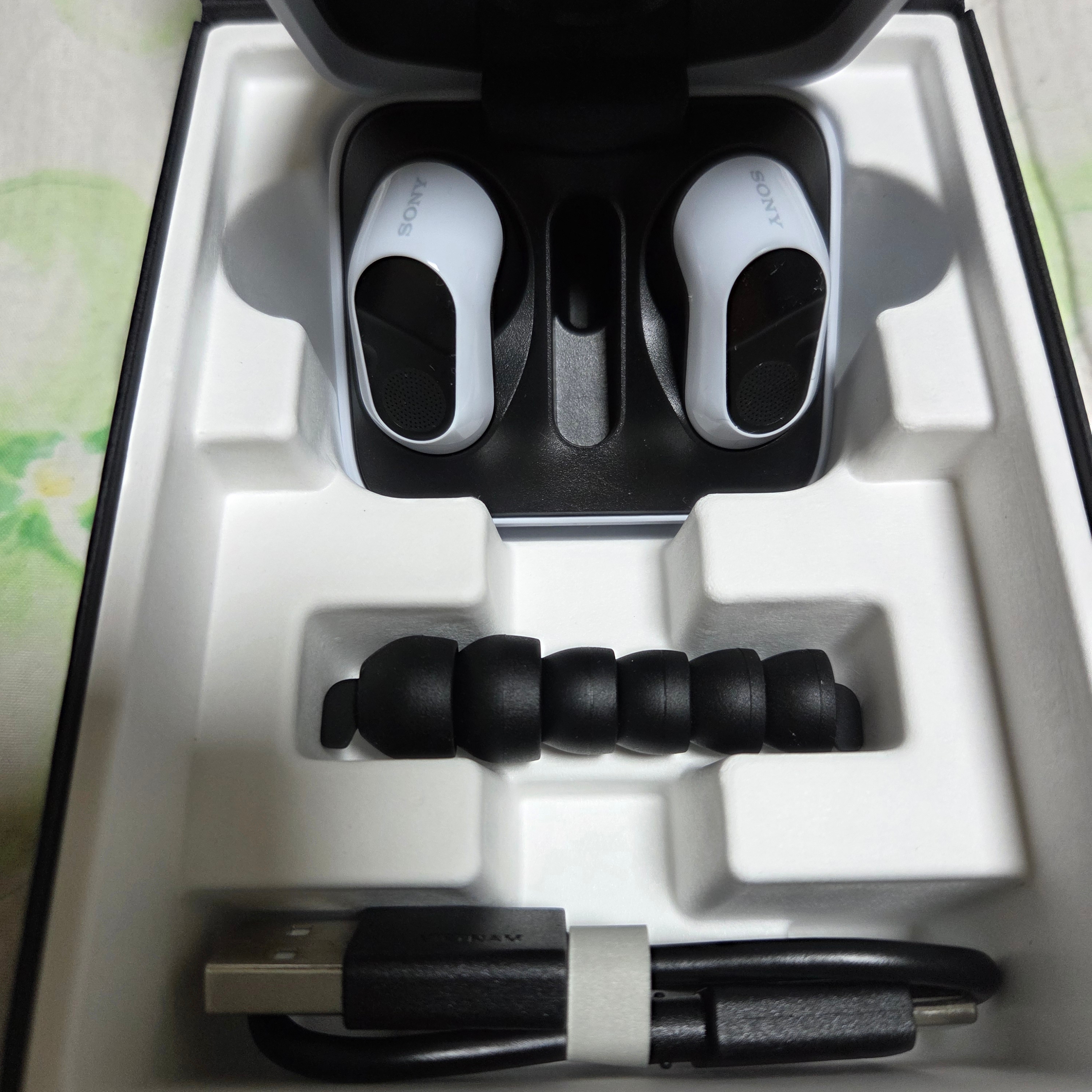 Sony INZONE Buds White (Sony Korea Ver.) 착용 스타일 - 1