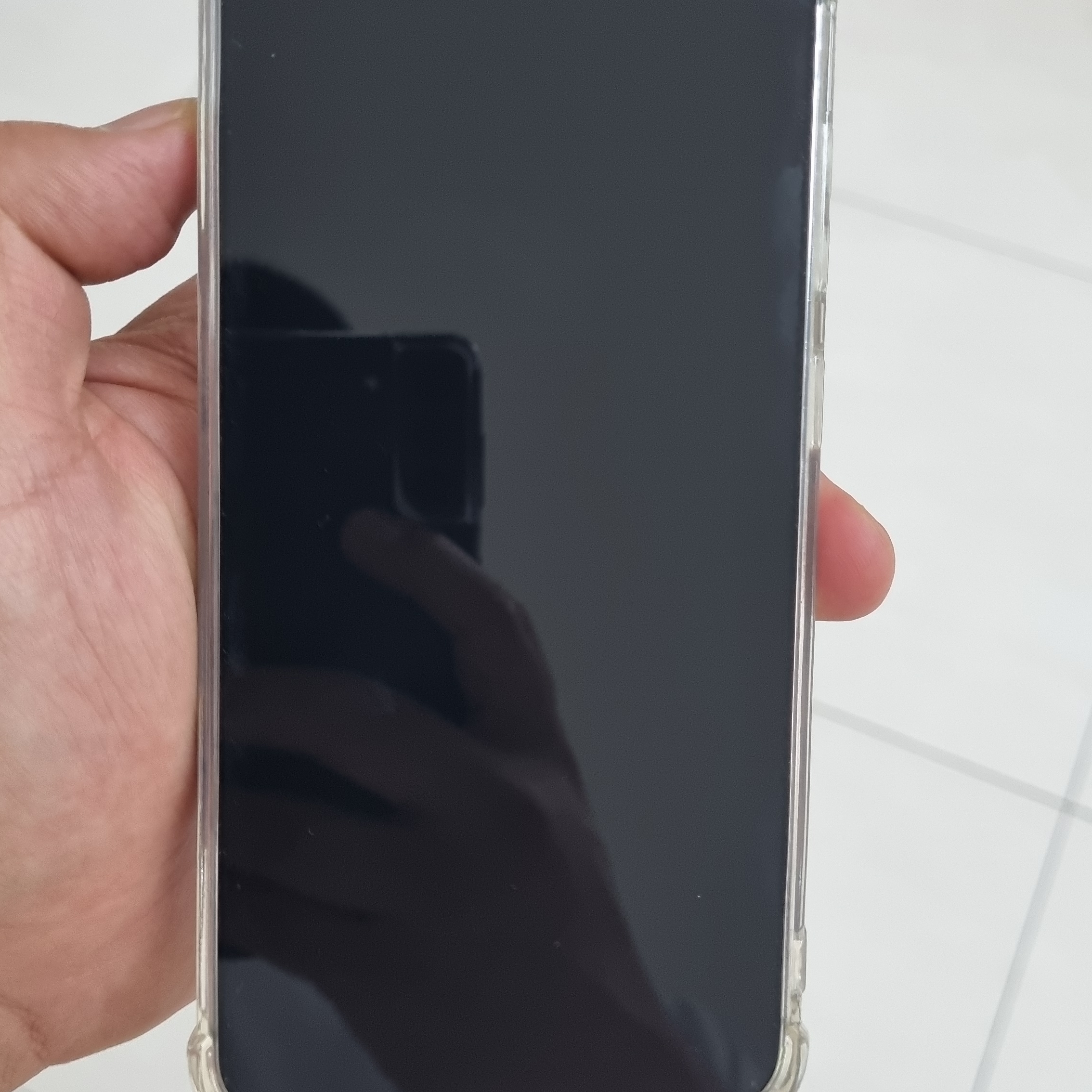 [S등급] Refurbished Galaxy S24+ 256GB Onyx Black 착용 스타일 - 2