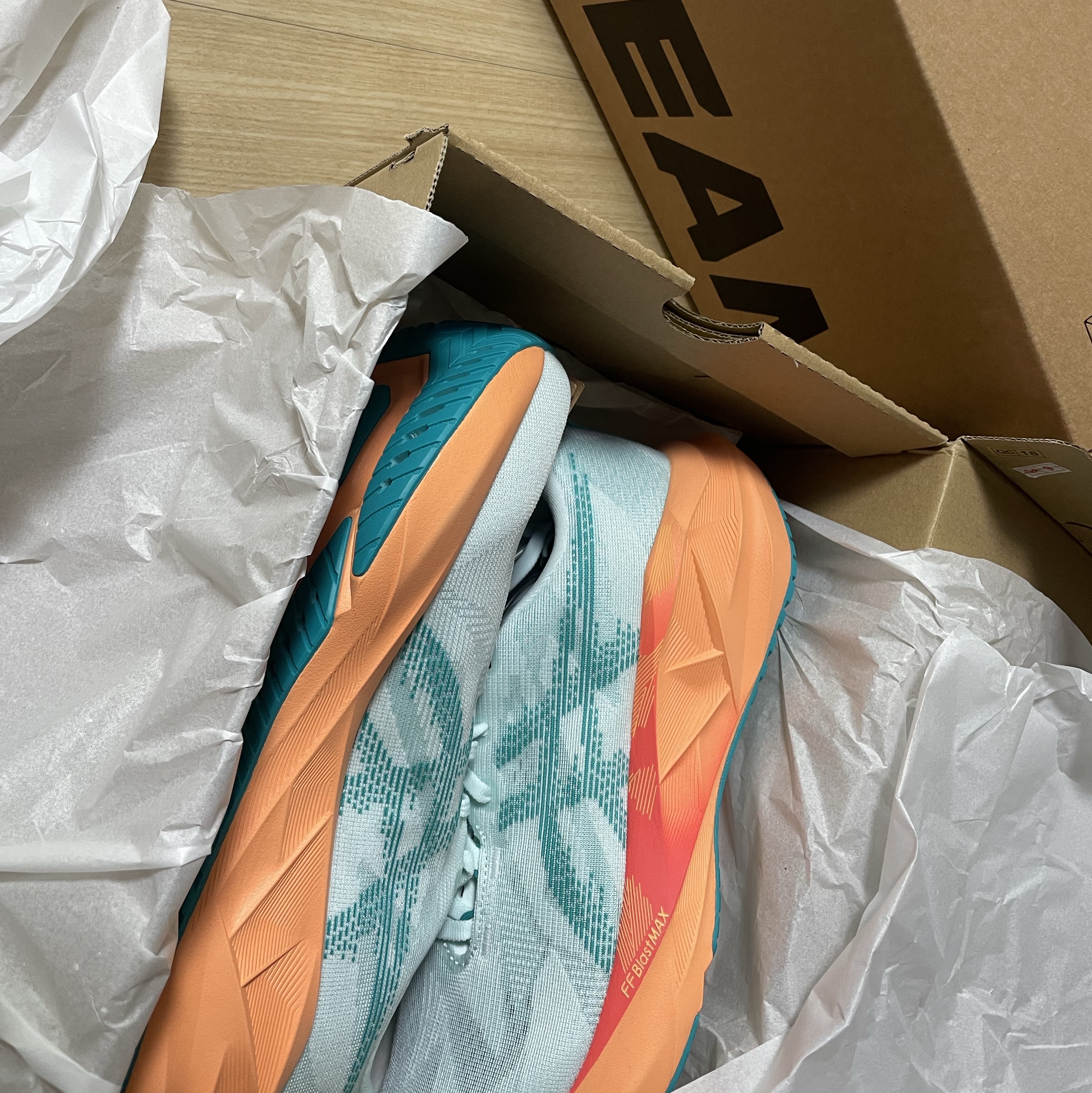 Asics Novablast 5 Soothing Sea Wave Teal 착용 스타일 - 1