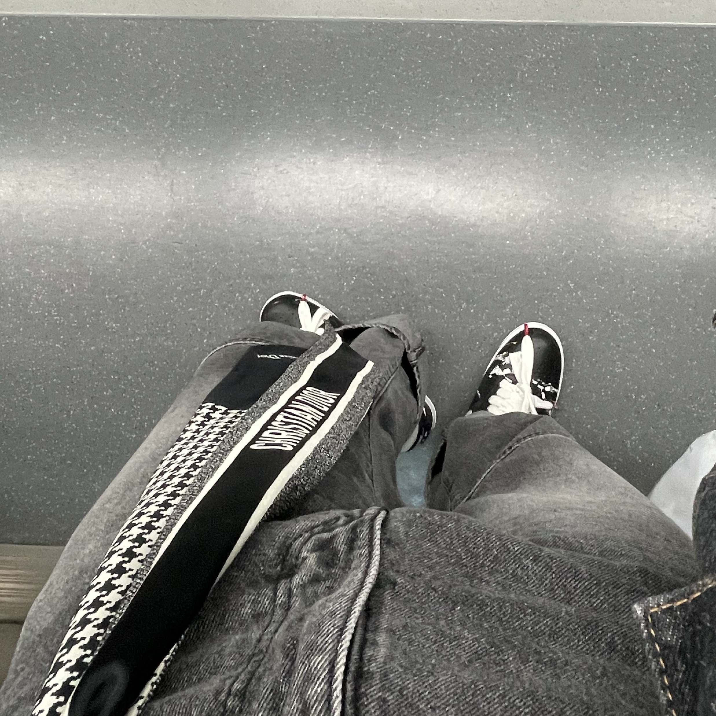 (W) Dior 30 Montaigne Mitzah Scarf Silk Twill Black White, (W) BLR Pointiness Embroidery Wide Denim Pants 착용 스타일 - 3