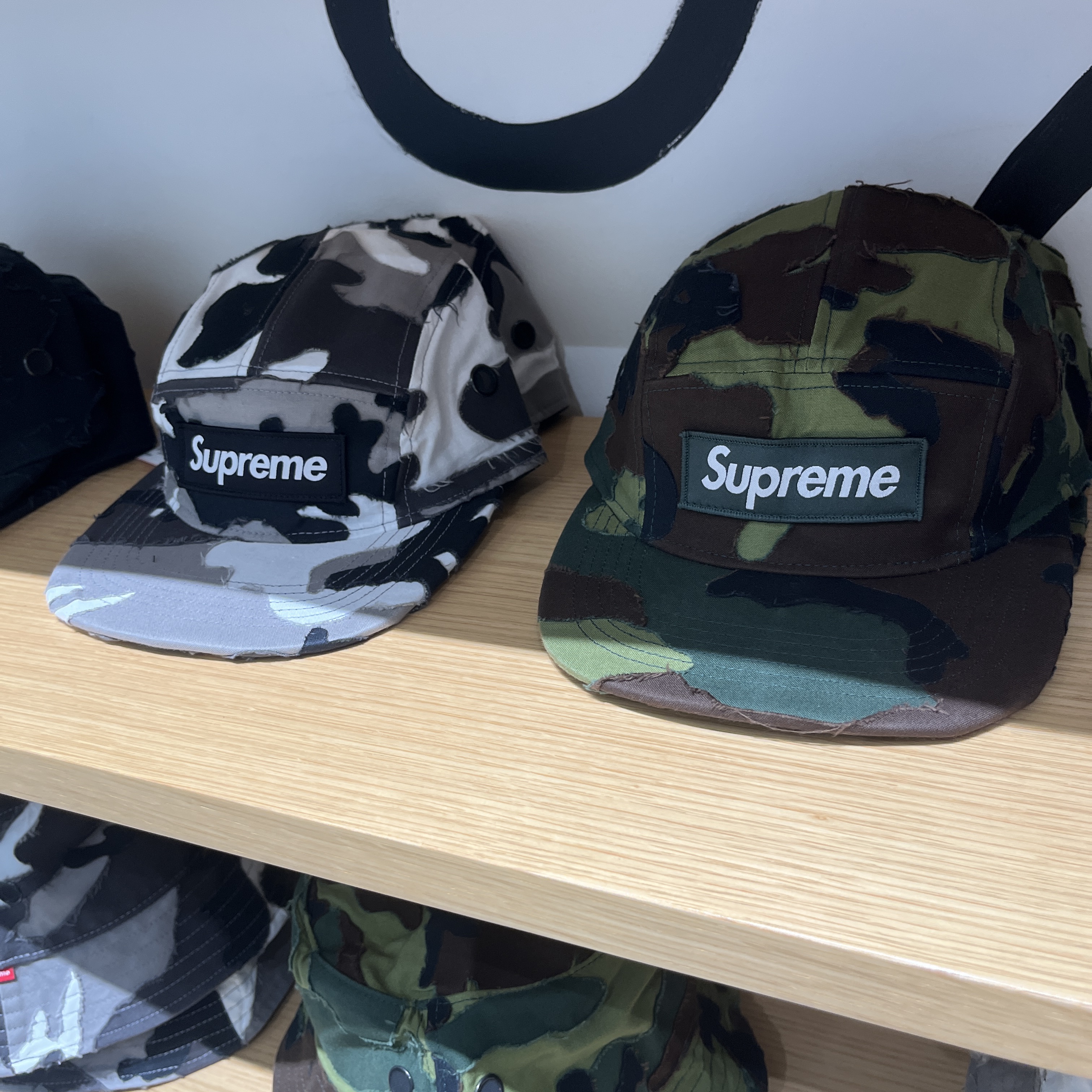 Supreme Layered Camo Camp Cap Woodland Camo - 25SS, Supreme Layered Camo Camp Cap Snow Camo - 25SS 착용 스타일