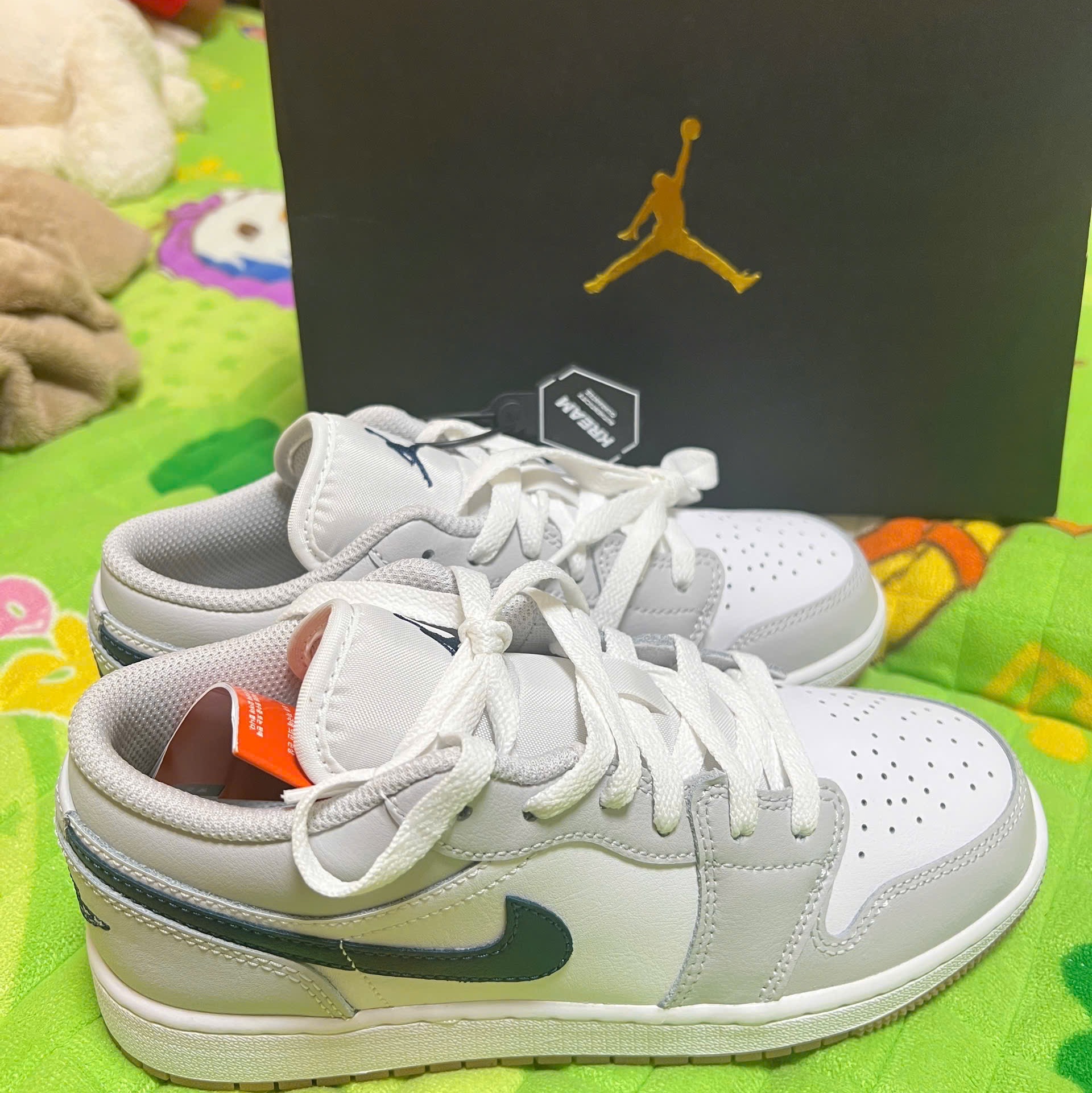 (GS) Jordan 1 Low White Neutral Grey 착용 스타일