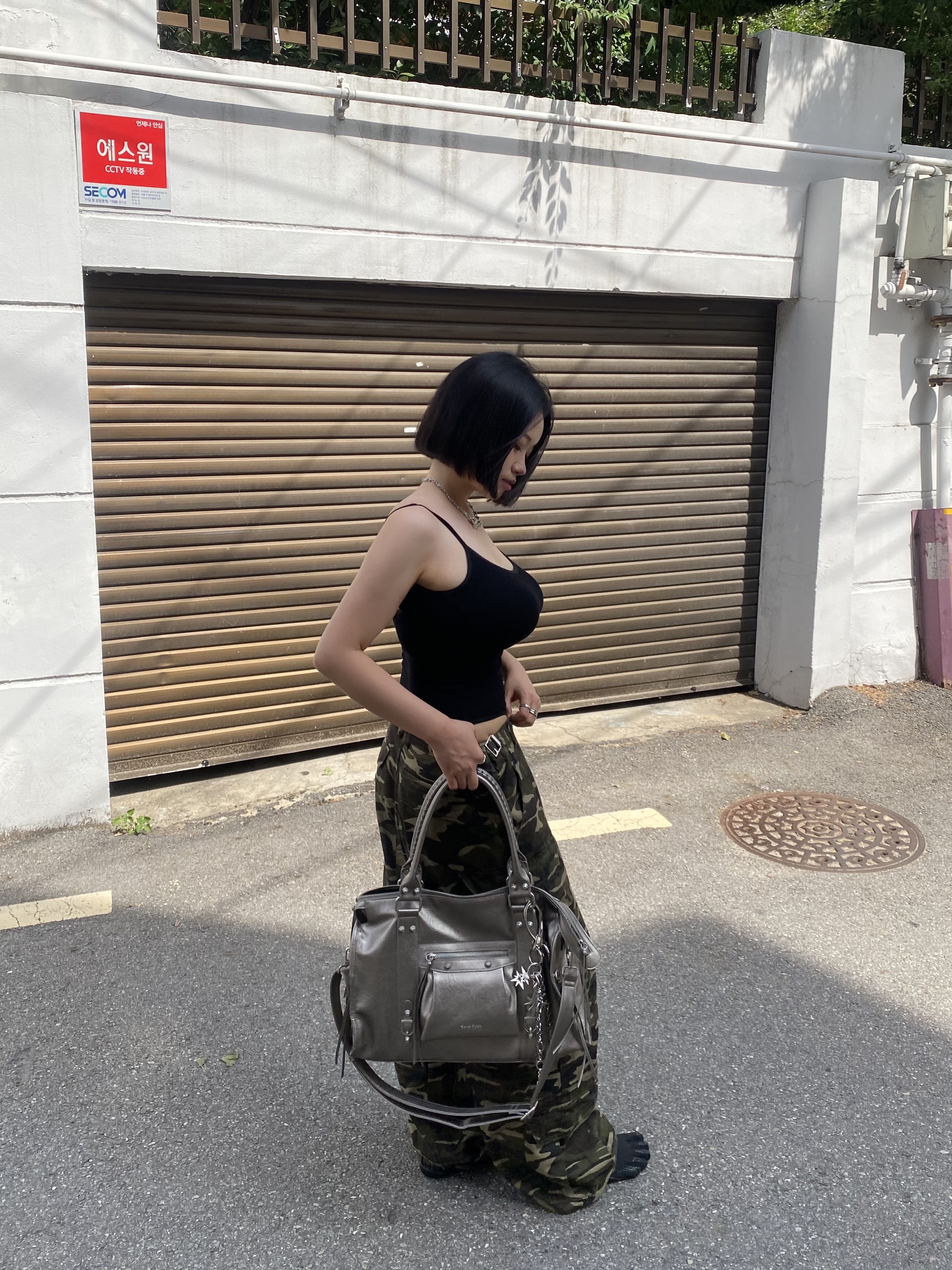 Dominant 2Way Zip-Off Camo Pants 착용 스타일