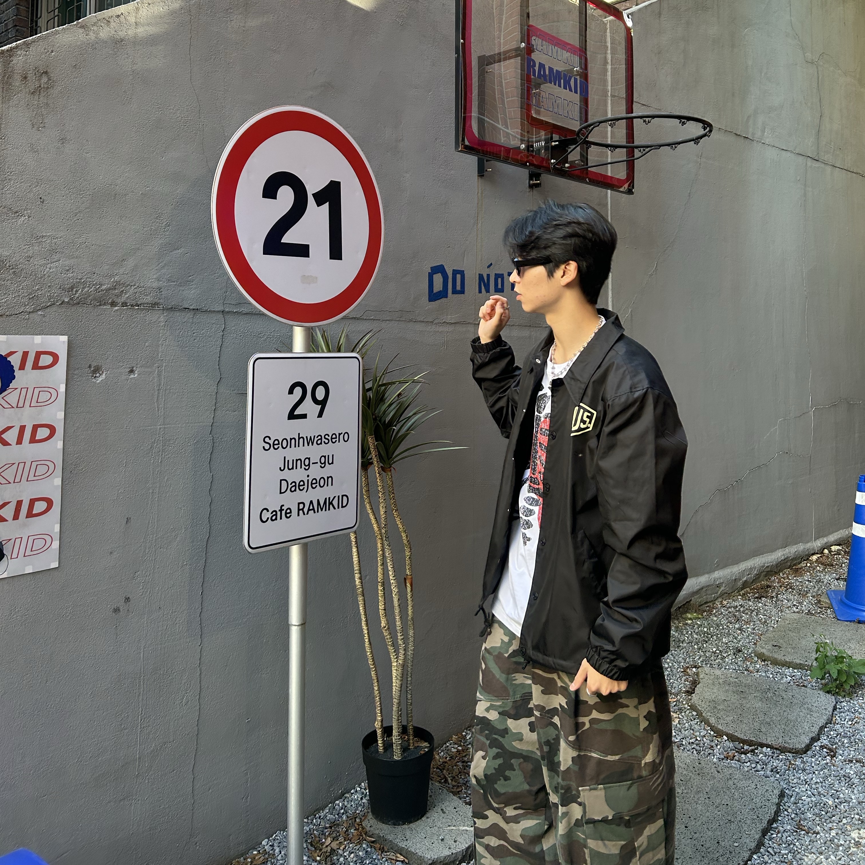 Undermycar Mu.51 Anti Fxxking Logo Play Big Cargo Camo Pants Camo Khaki, Deus Ex Machina Seoul Coach Jacket Black 착용 스타일 - 2