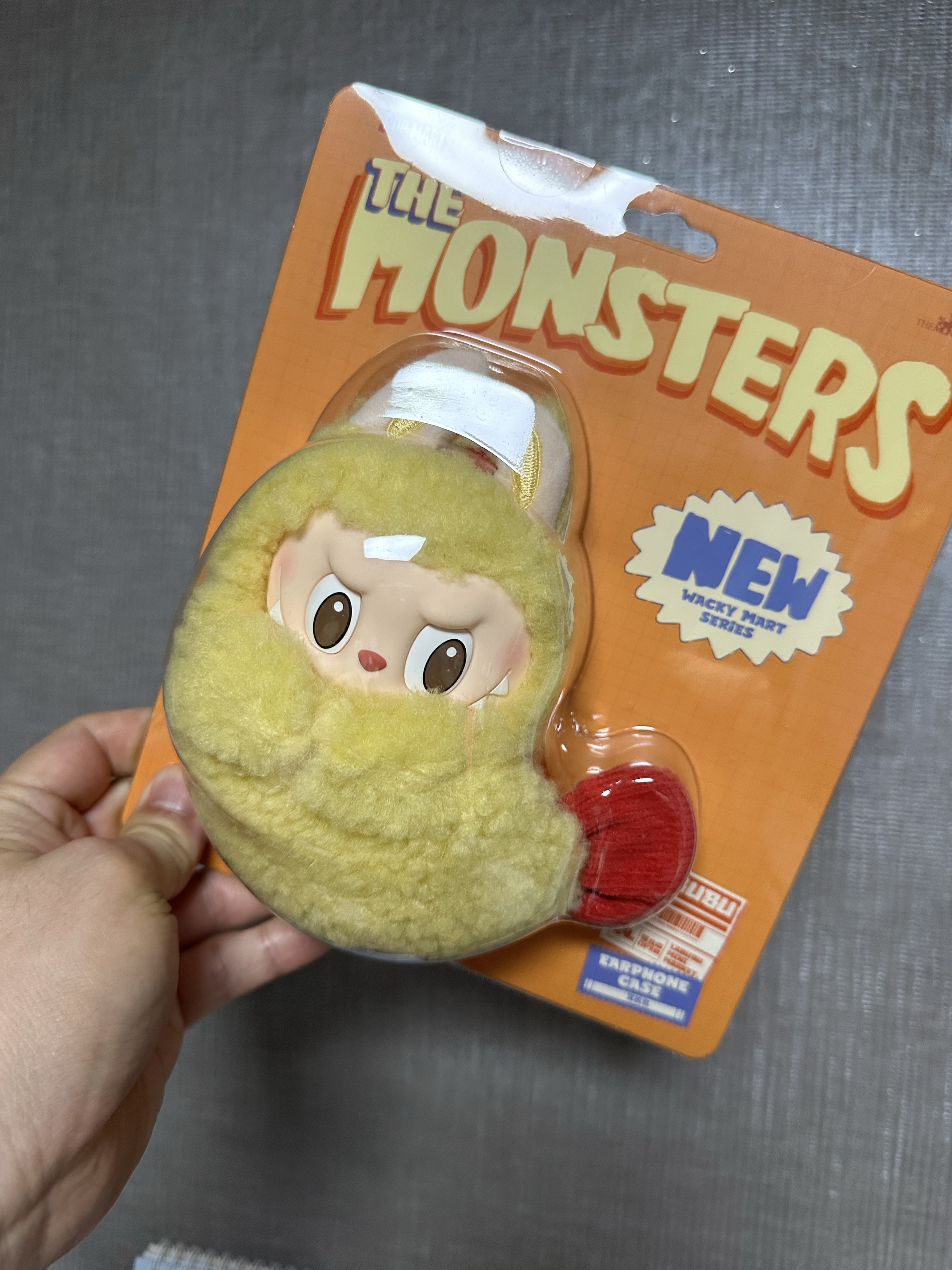 Pop Mart Labubu The Monsters Wacky Mart Series Earphone Case 착용 스타일