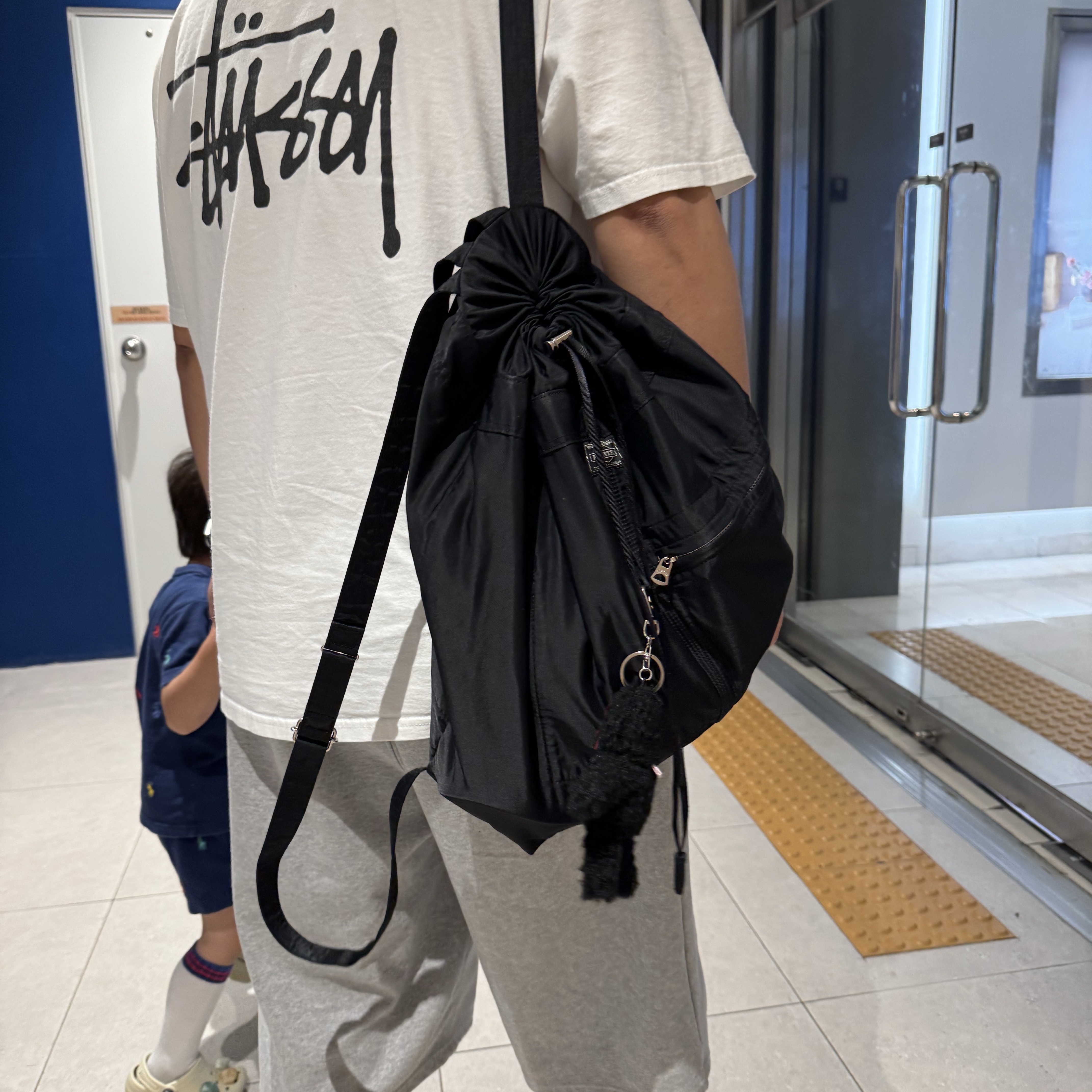 Porter Mile Knapsack Black 착용 스타일