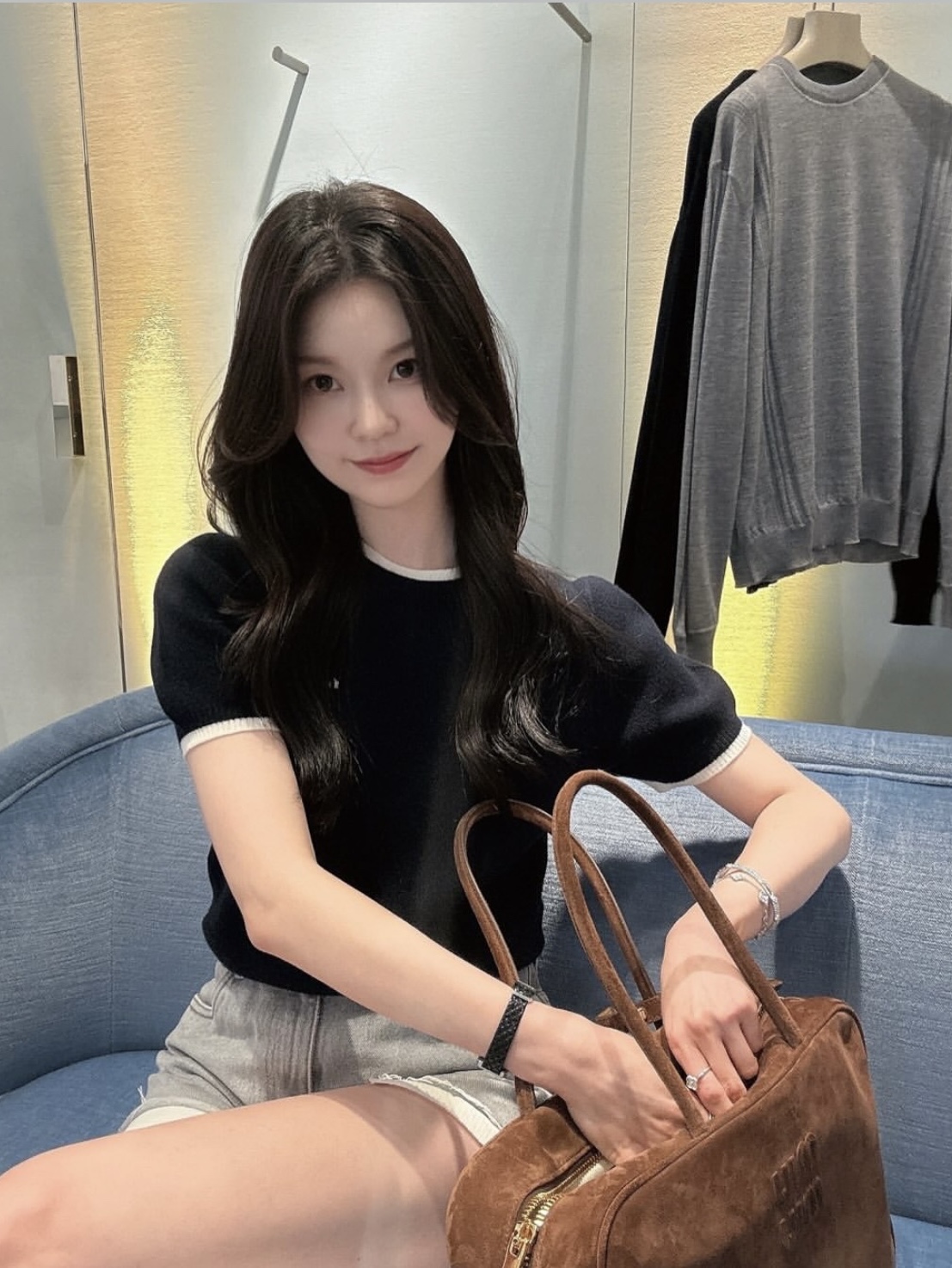 (W) Miu Miu Denim Shorts Grey, Miu Miu Suede Beau Bag Cocoa Brown 착용 스타일 - 6