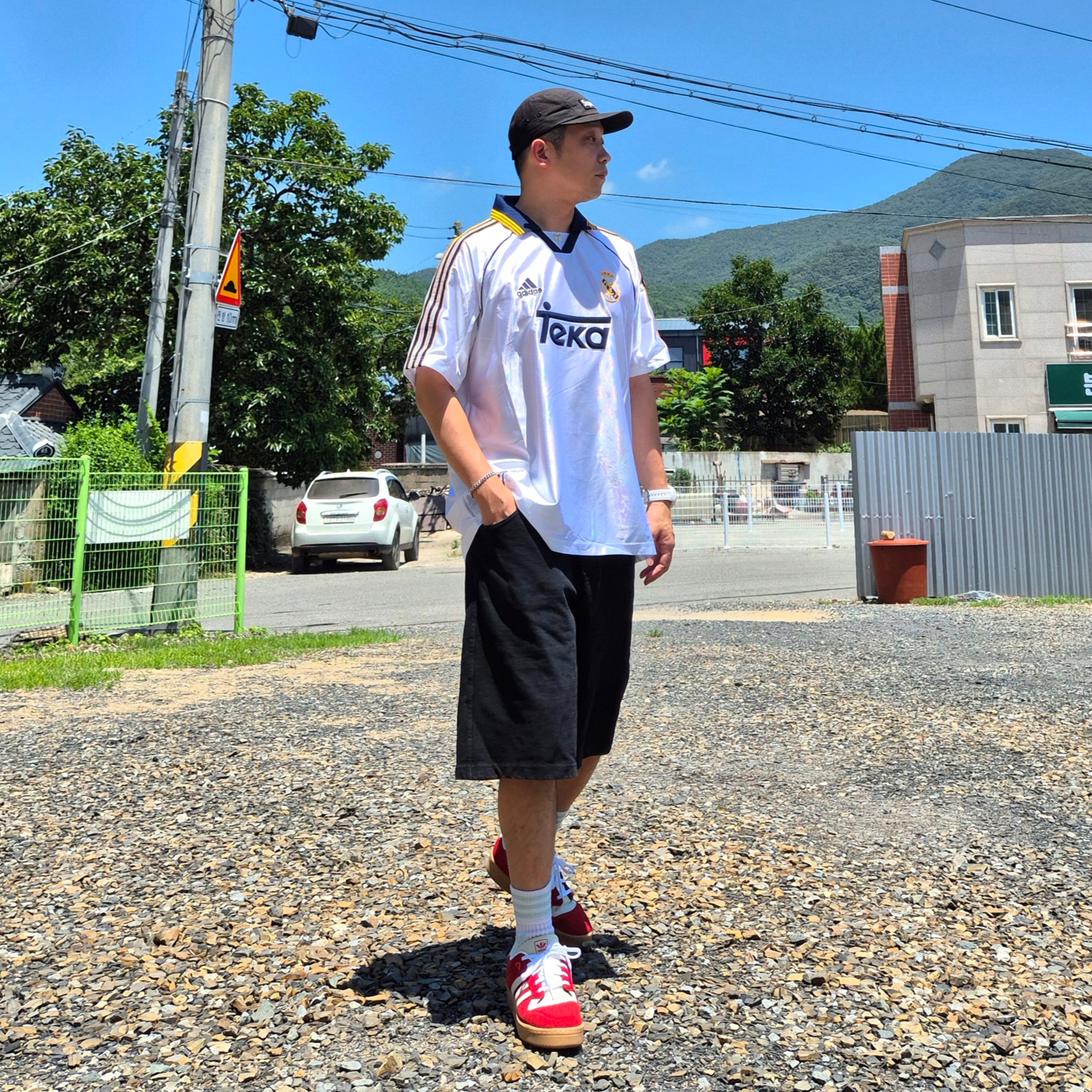 Adidas Real Madrid 99/00 Home Jersey White - KR Sizing (Non Marking Ver.), Supreme Military Camp Cap Black - 20SS 착용 스타일 - 1