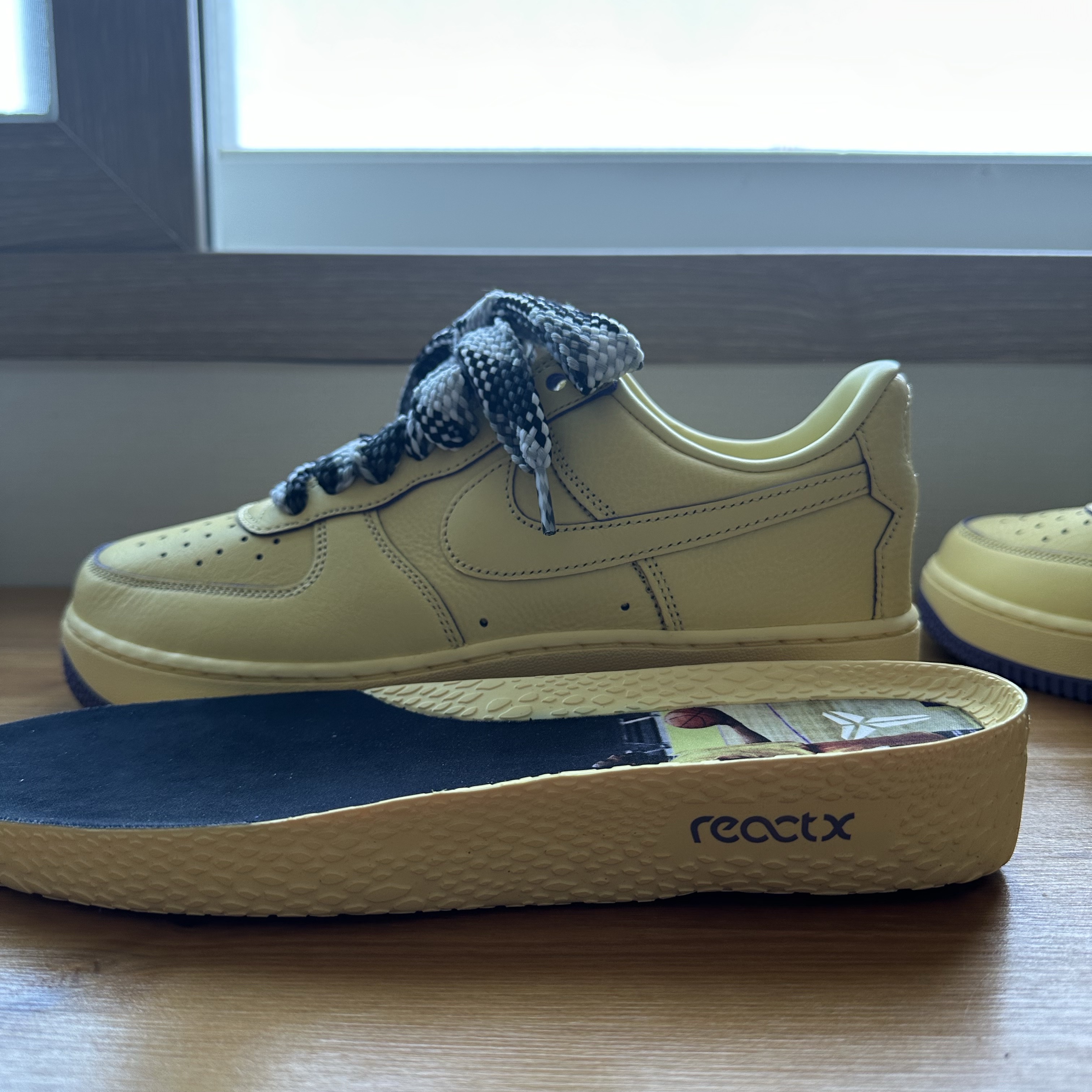 Nike Air Force 1 Low Protro Soft Yellow 착용 스타일 - 4