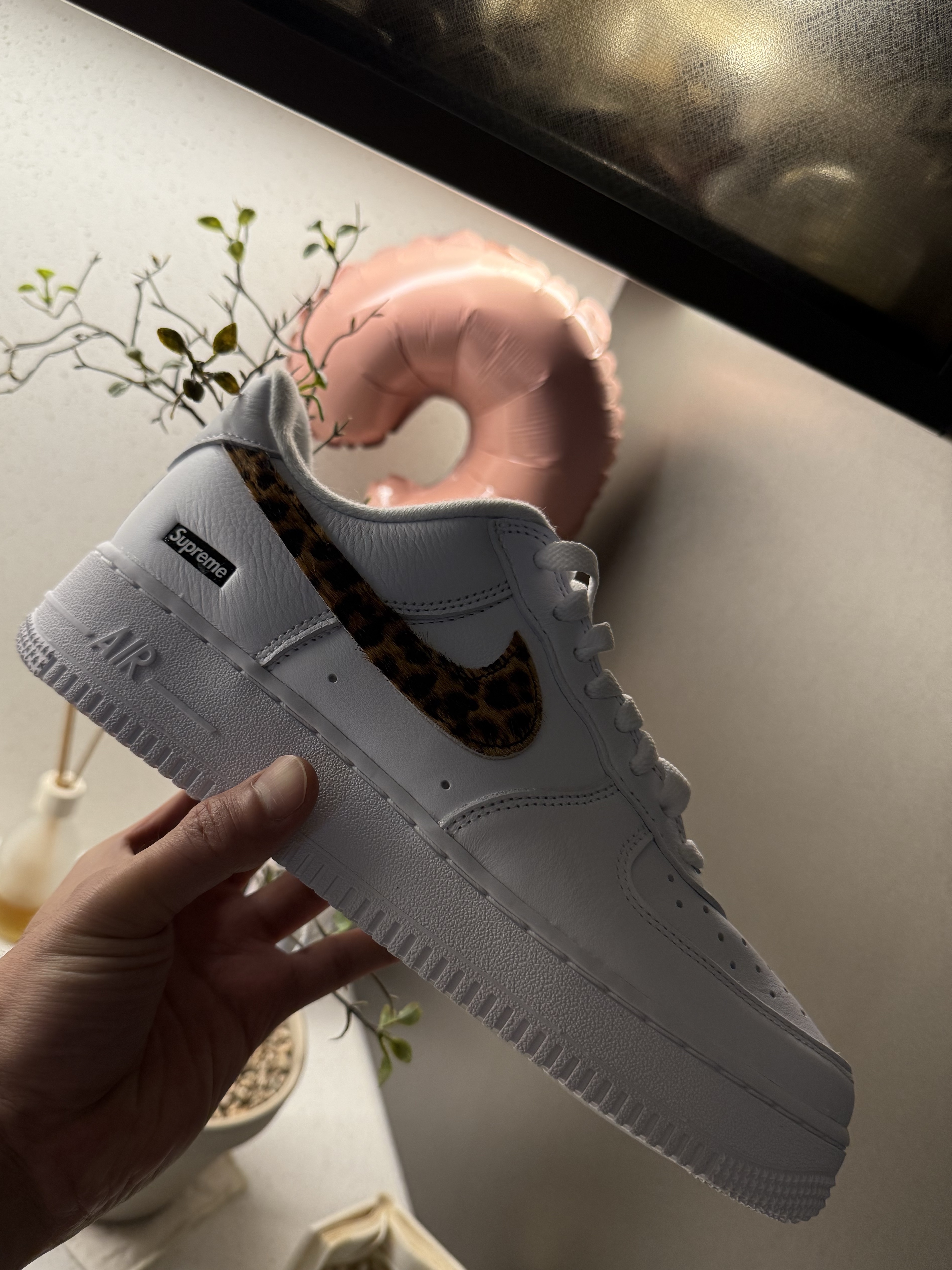 Nike x Supreme x GOODENOUGH Air Force 1 Low White - 25SS 착용 스타일 - 1