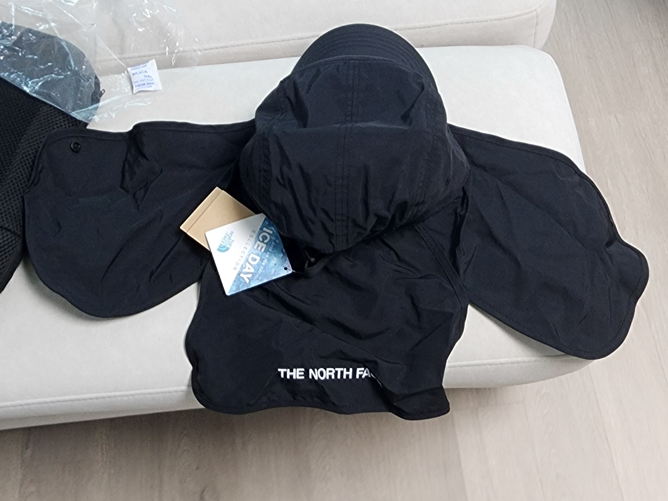 The North Face Eco Light Shield Cap Black 착용 스타일 - 2