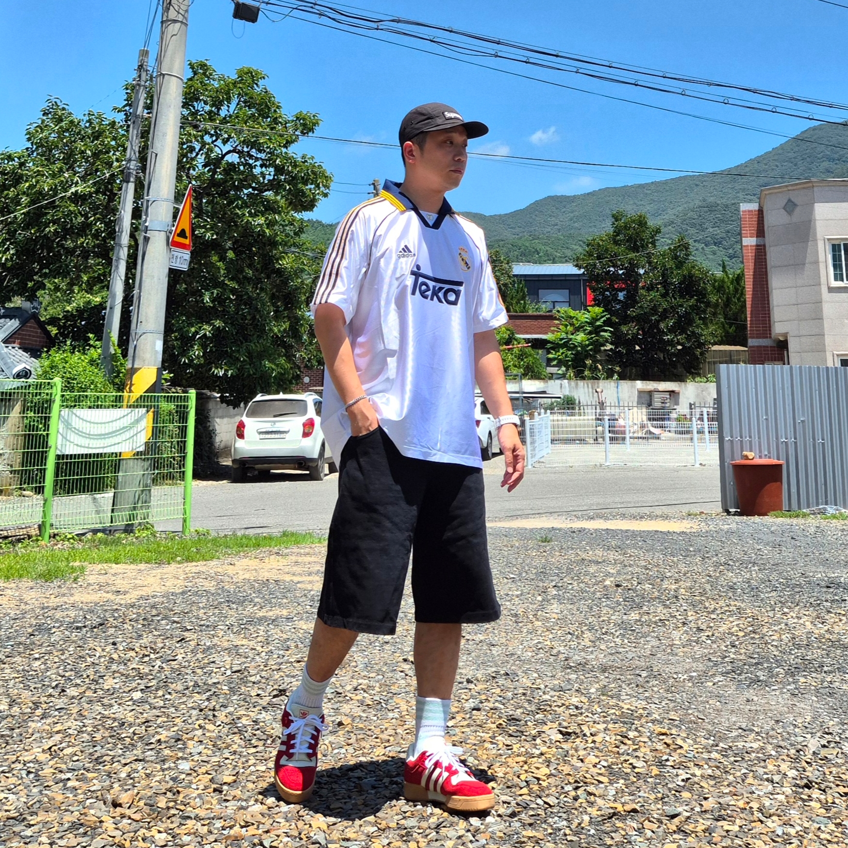 Adidas Real Madrid 99/00 Home Jersey White - KR Sizing (Non Marking Ver.), Supreme Military Camp Cap Black - 20SS 착용 스타일 - 3