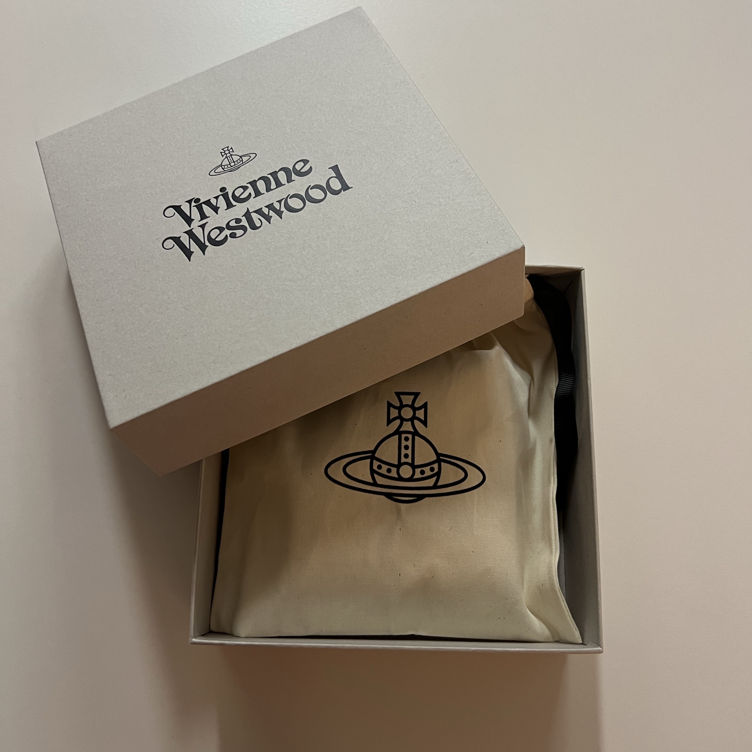 Vivienne Westwood One Row Pearl Bas Relief Choker Silver 착용 스타일 - 3