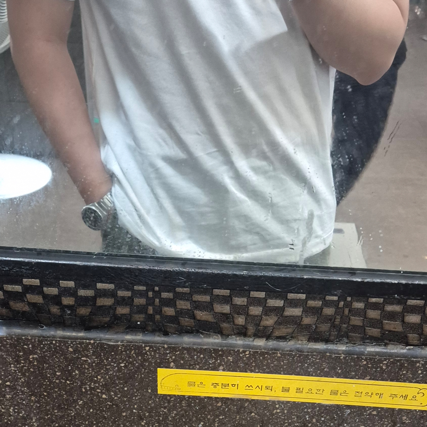 Casio MDV-107D-1A1V, Stone Island 2100039 60/2 Cotton Jersey Slim Fit T-Shirt with Compass Logo Patch White - 25SS 착용 스타일 - 1
