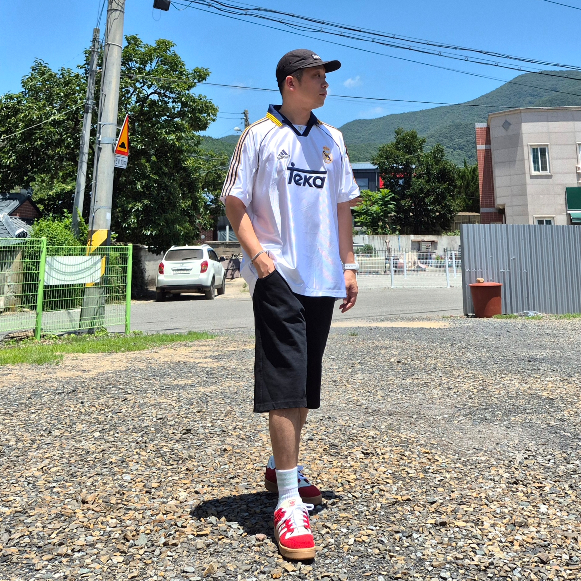 Adidas Real Madrid 99/00 Home Jersey White - KR Sizing (Non Marking Ver.), Supreme Military Camp Cap Black - 20SS 착용 스타일 - 2