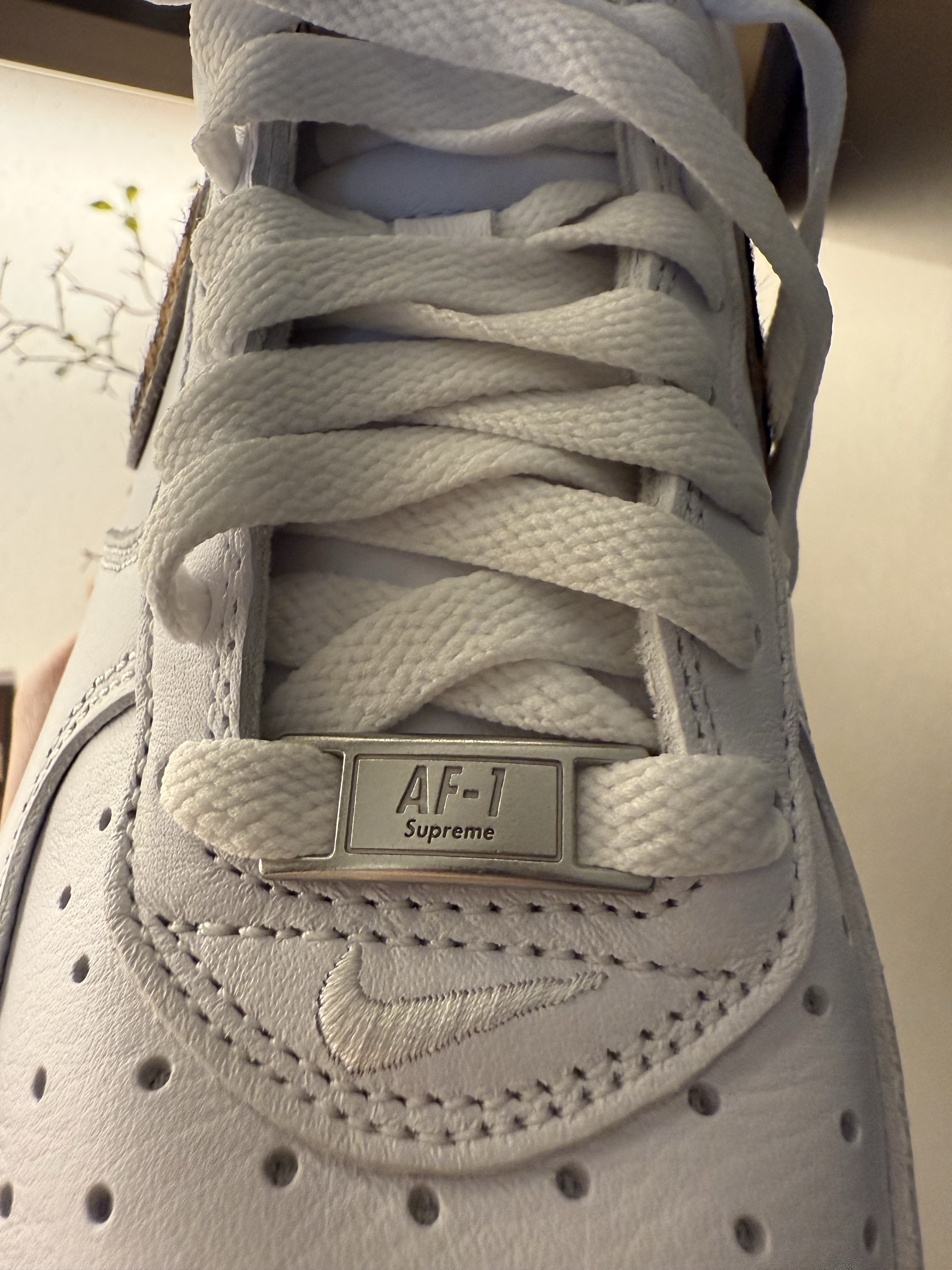 Nike x Supreme x GOODENOUGH Air Force 1 Low White - 25SS 착용 스타일 - 2