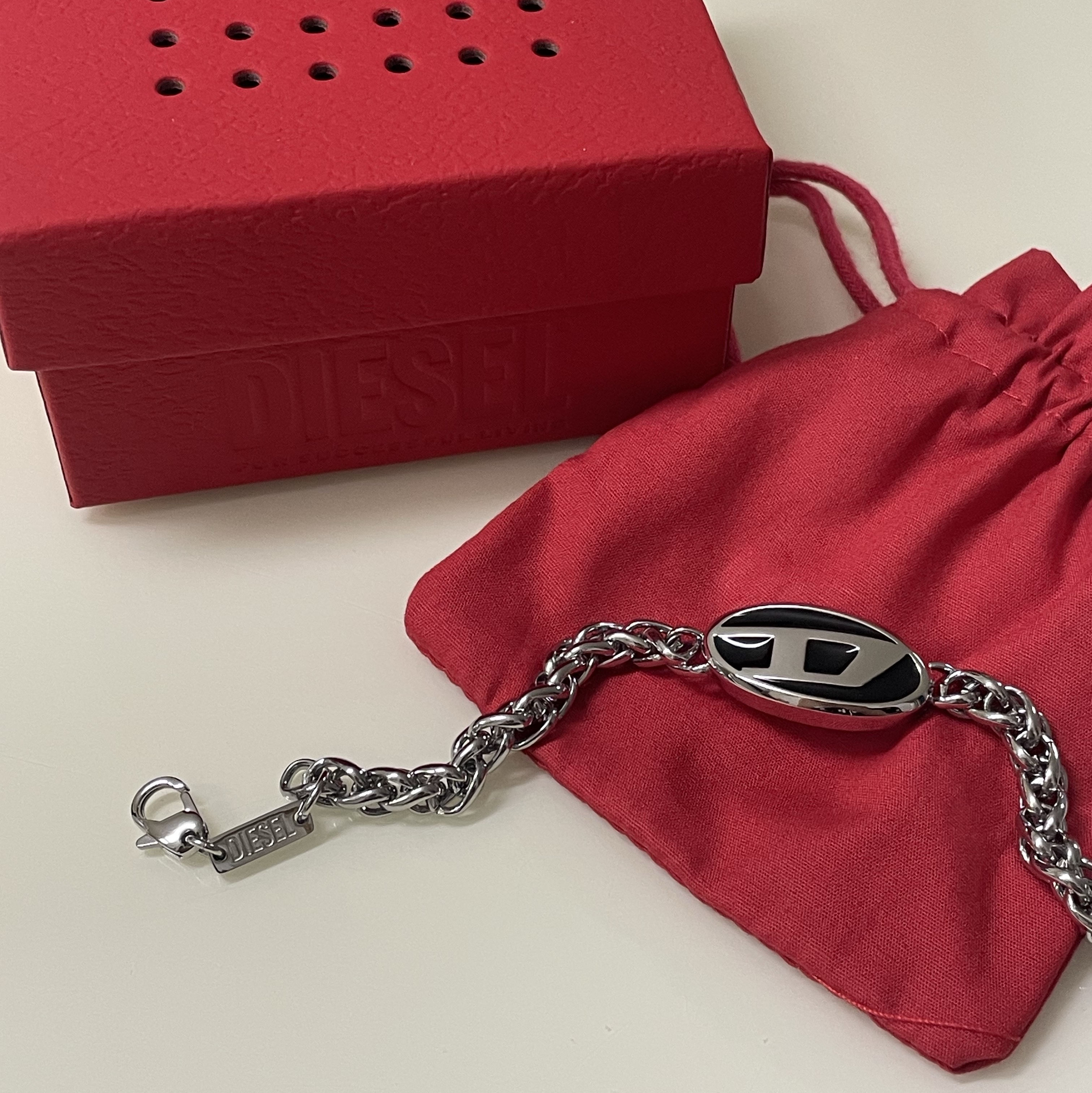 Diesel Dx1469 Stainless Steel Chain Bracelet Silver Black 착용 스타일 - 1
