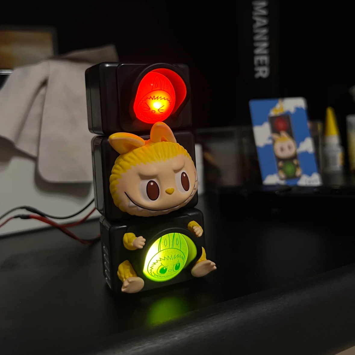 Pop Mart Labubu Almost Hidden Series Traffic Light (Opened Case) 착용 스타일