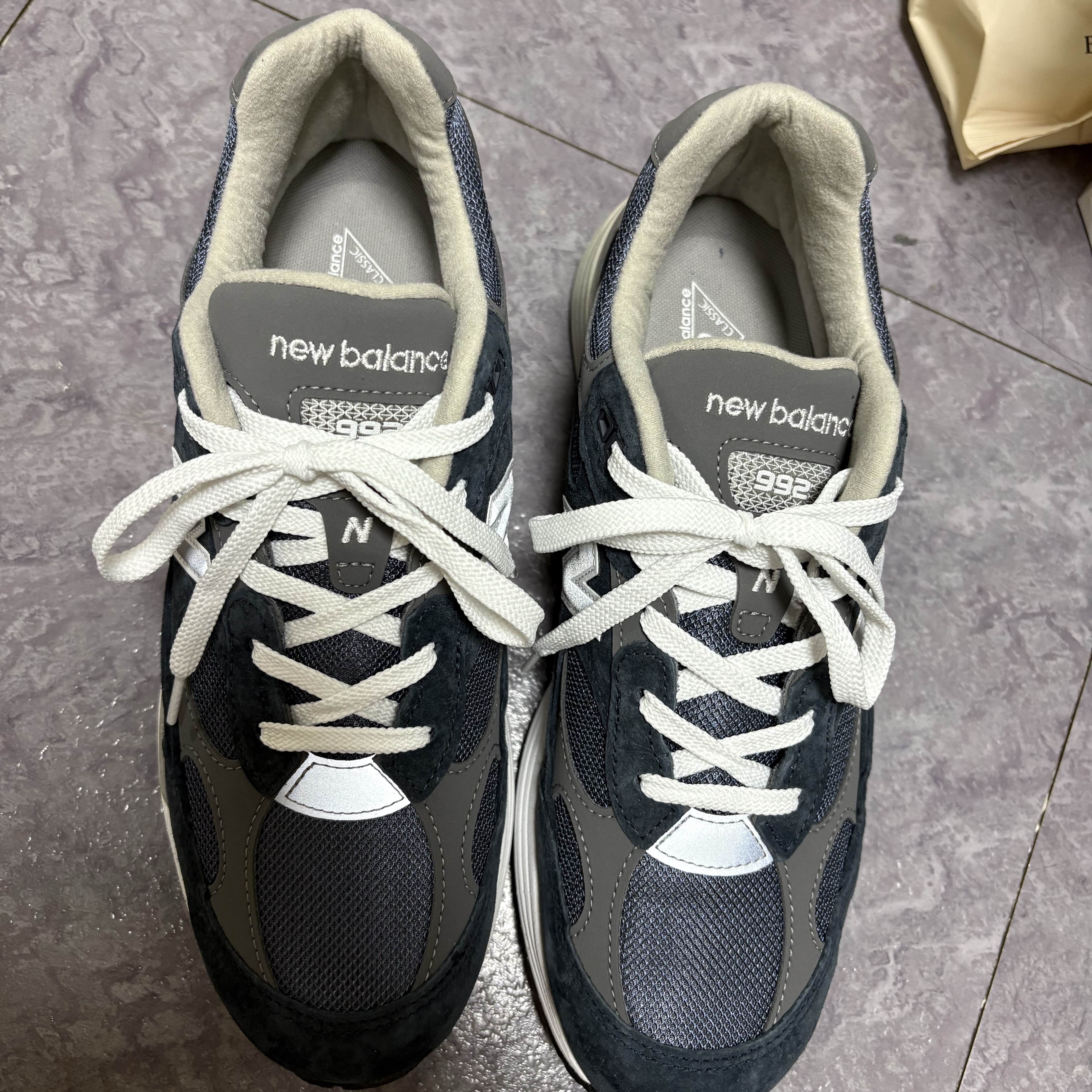 New Balance 992 Made in USA Core Navy 착용 스타일