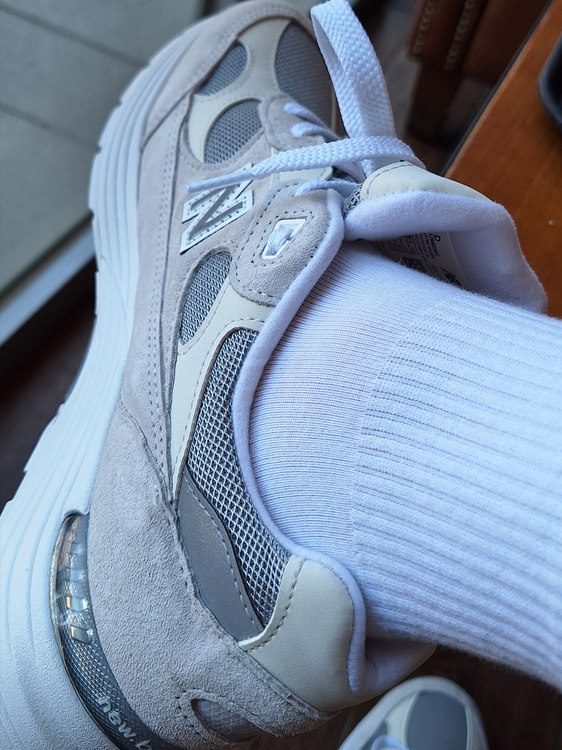 New Balance 992 Made in USA Core White Reflection 착용 스타일
