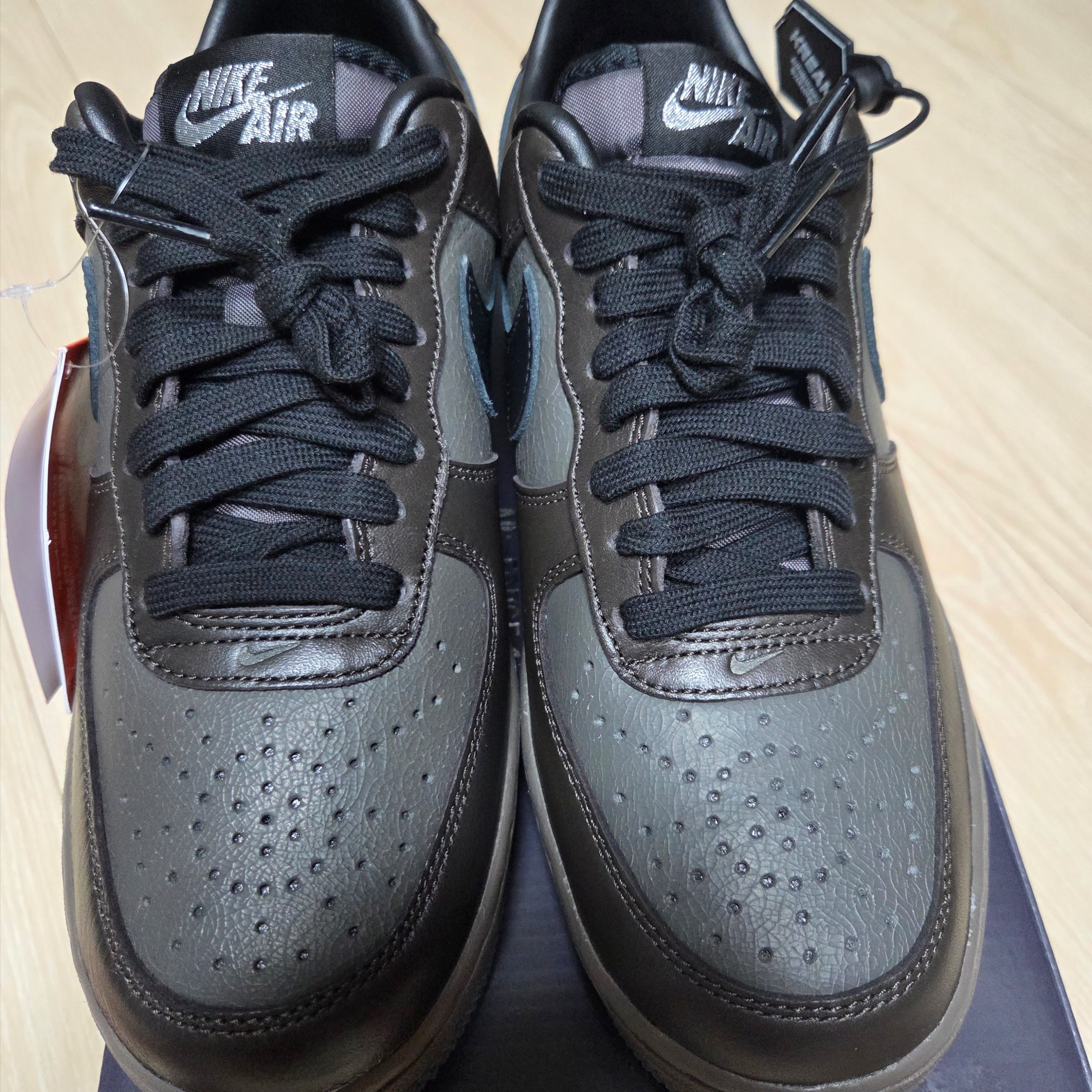 Nike Air Force 1 Low Black Tea and Petra Brown 착용 스타일
