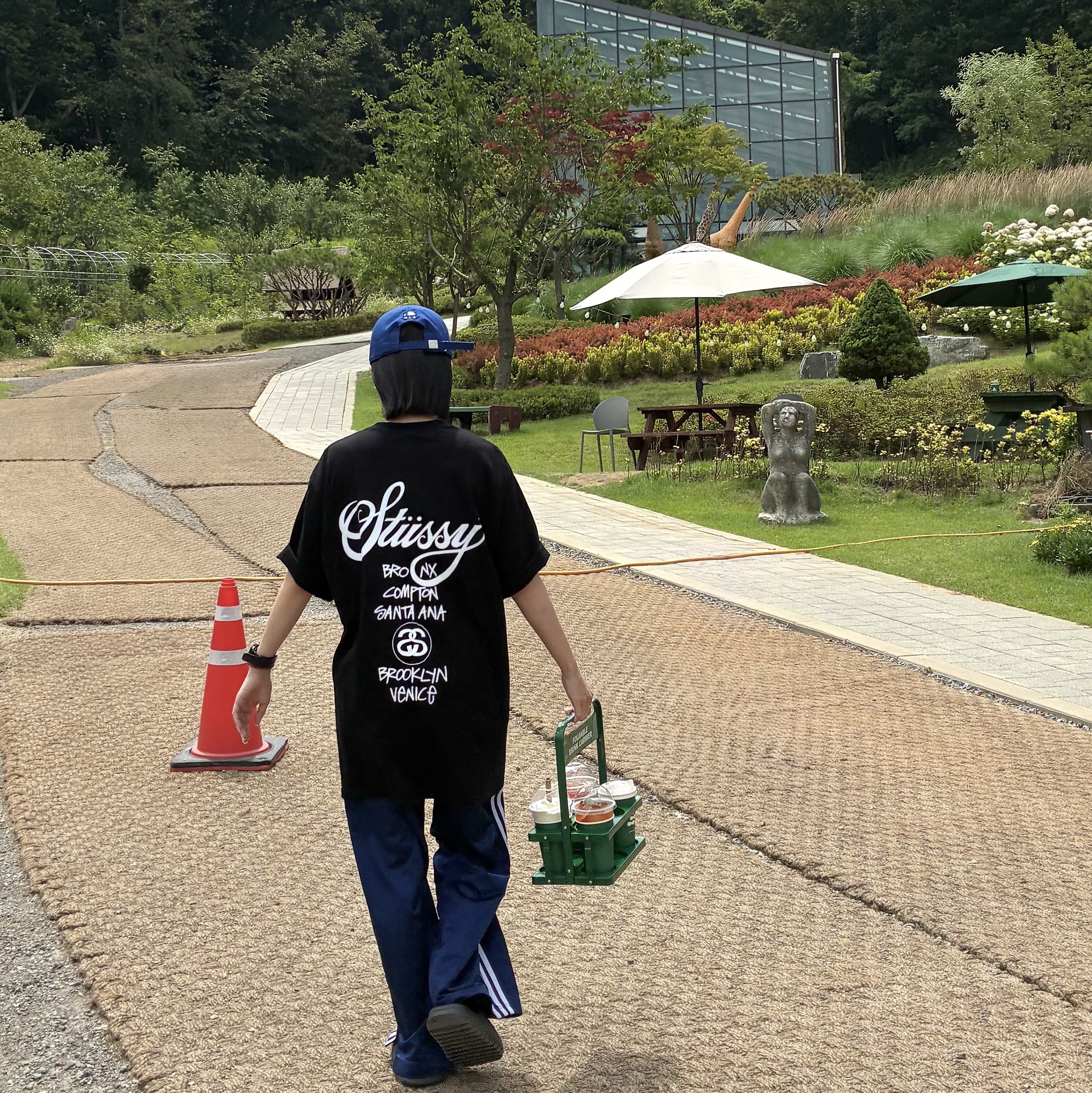 Stussy World Tour T-Shirt Black 2024,2025 착용 스타일