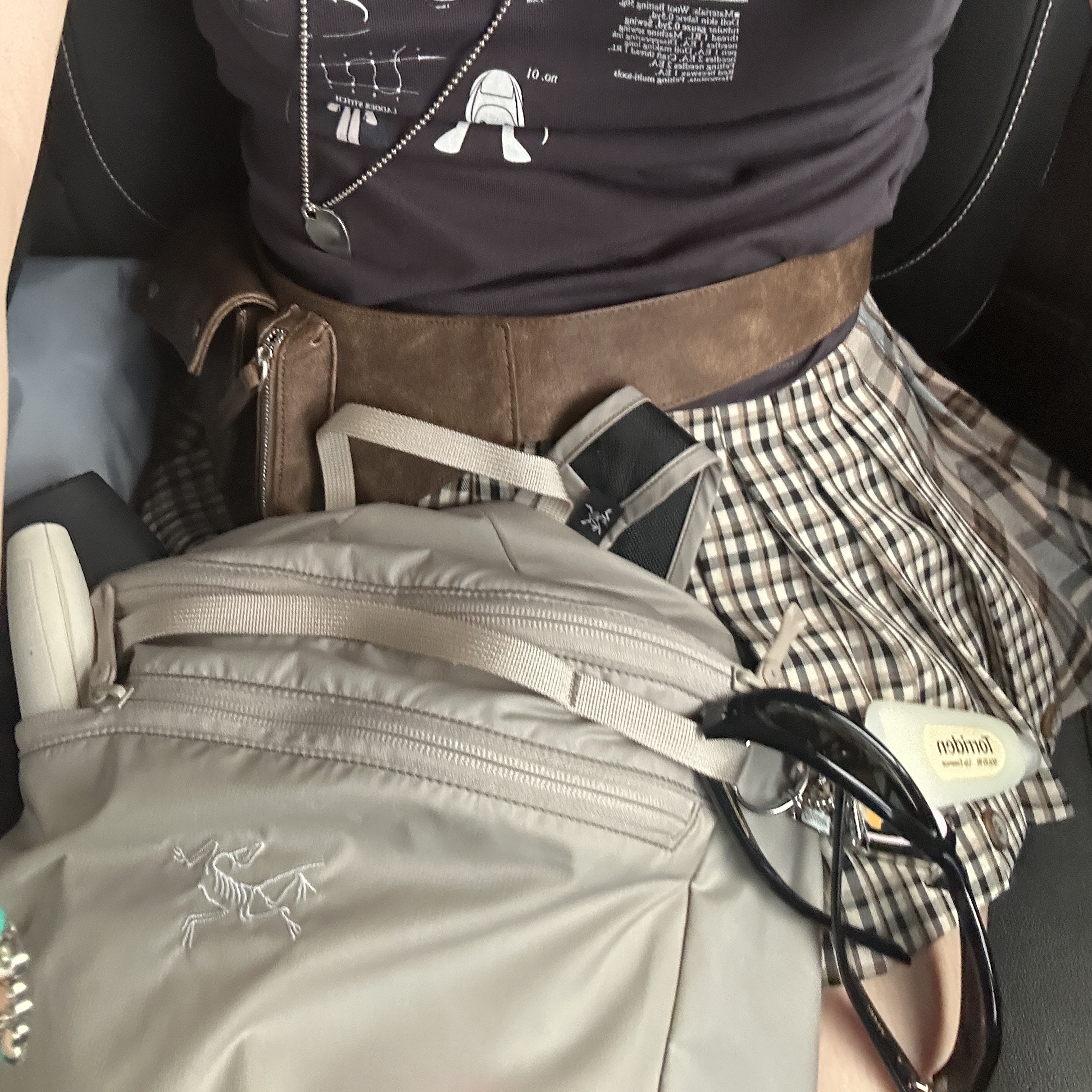 Arc'teryx Heliad 15 Backpack Rune, Gentle Monster Young 01 Black 착용 스타일 - 1