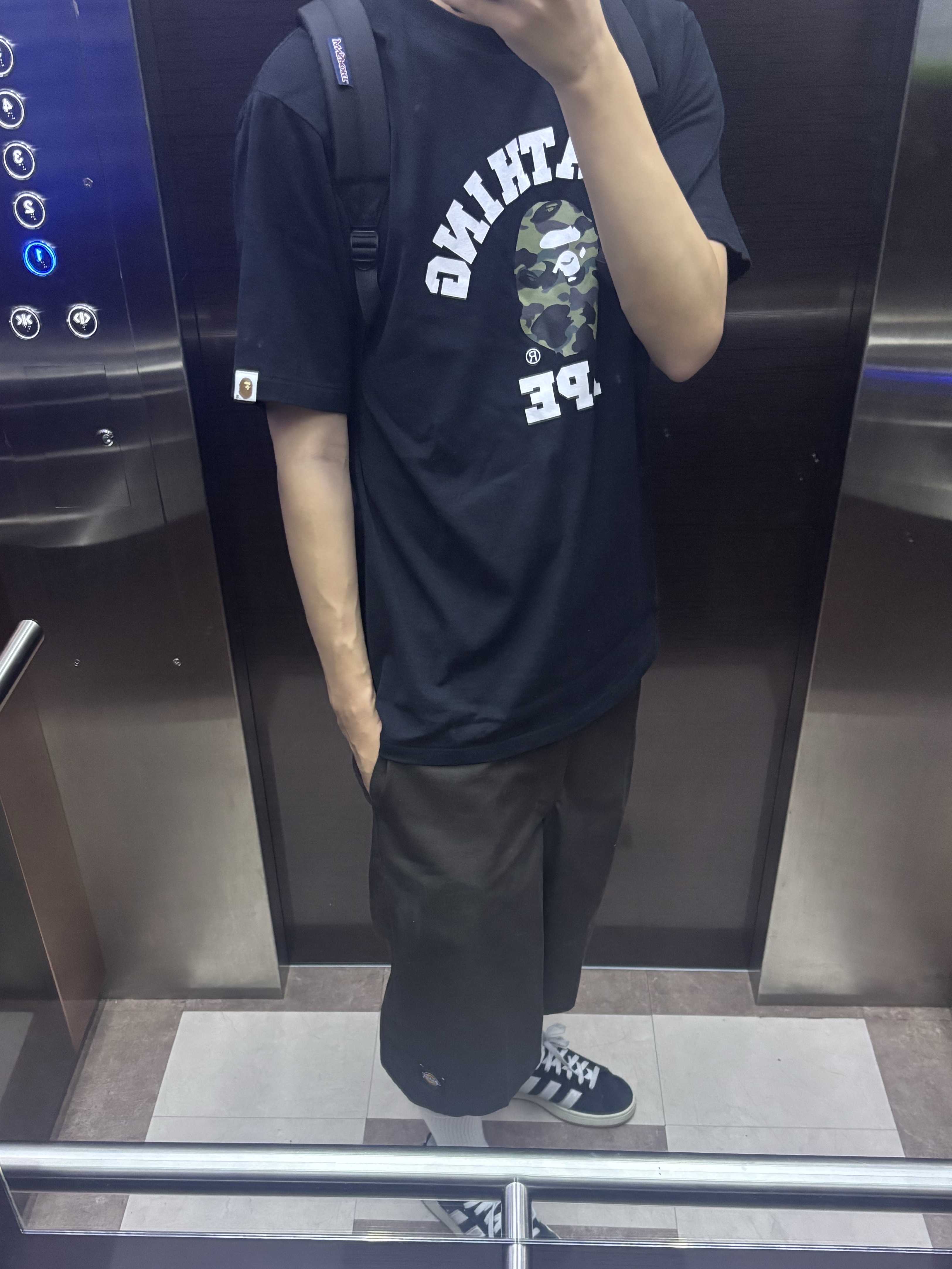 Dickies Loose Fit 13 Inch Flat Front Work Shorts Dark Brown, BAPE ABC Camo College T-Shirt Black Green 착용 스타일