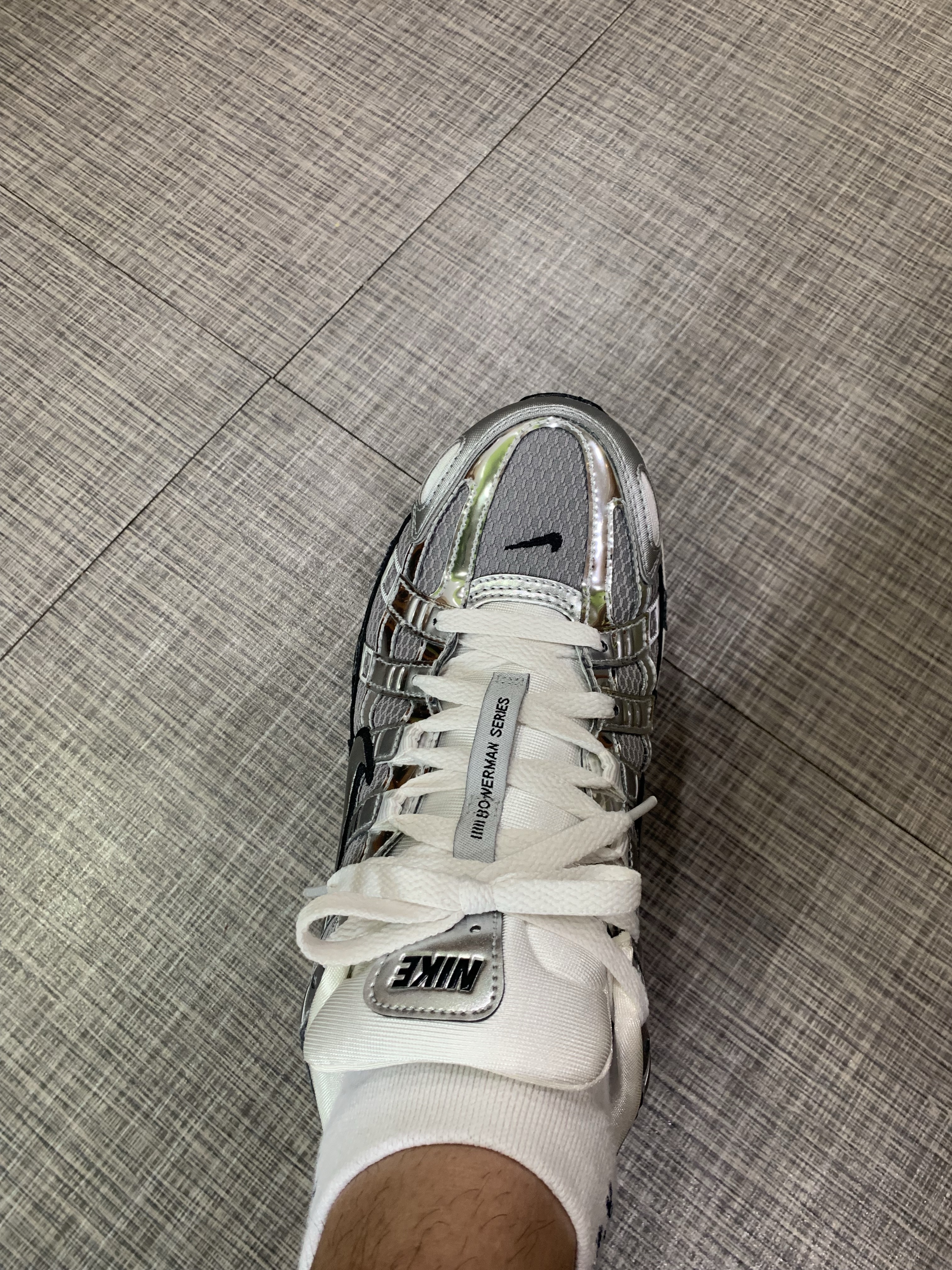 Nike P-6000 Metallic Silver 착용 스타일
