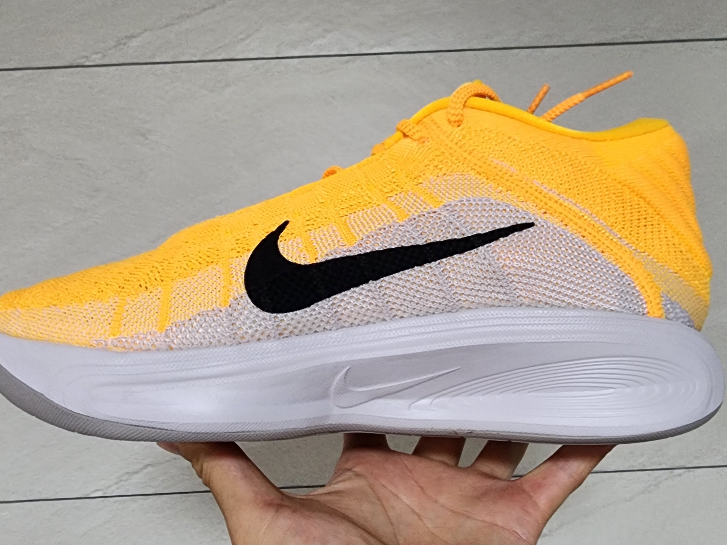 Nike Air Zoom G.T. Hustle 3 EP Laser Orange Metallic Silver 착용 스타일