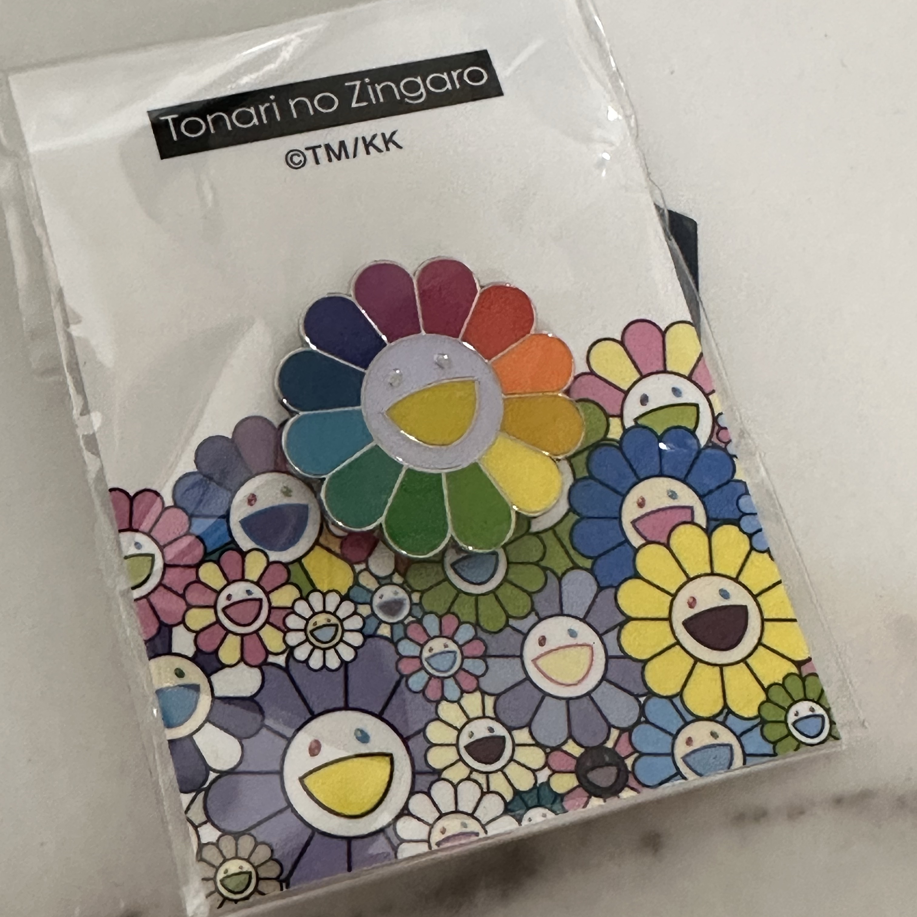 Kaikai Kiki Flower Pin Rainbow & White 착용 스타일