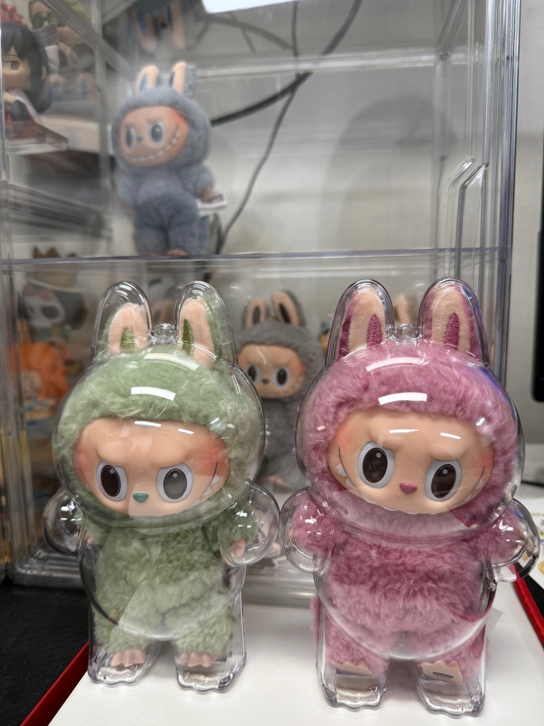 Pop Mart The Monsters Labubu Tasty Macarons Series Sealed Case (6 Blind Boxes) 착용 스타일 - 3