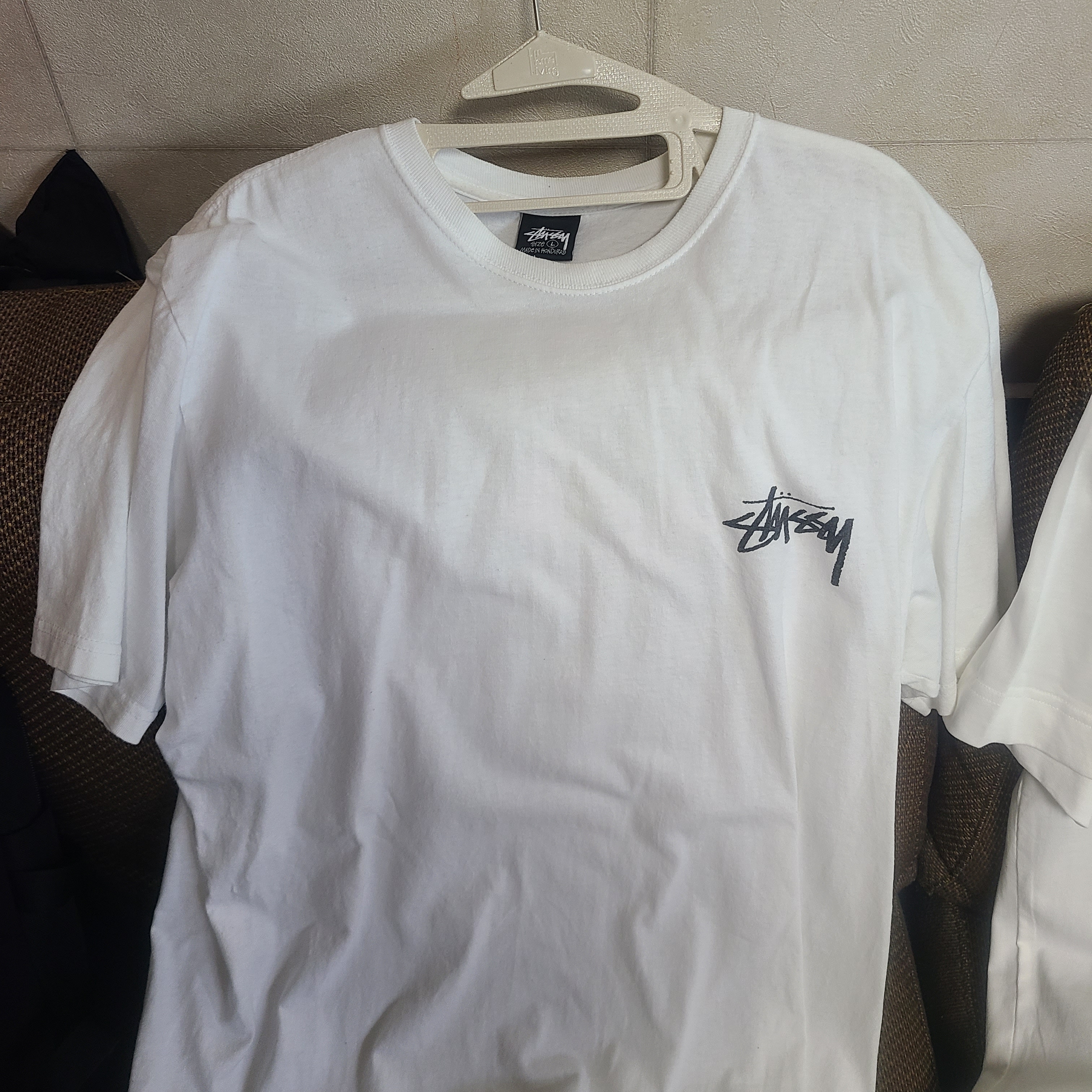 Stussy Basic Stussy T-Shirt White 2024, 2025 착용 스타일