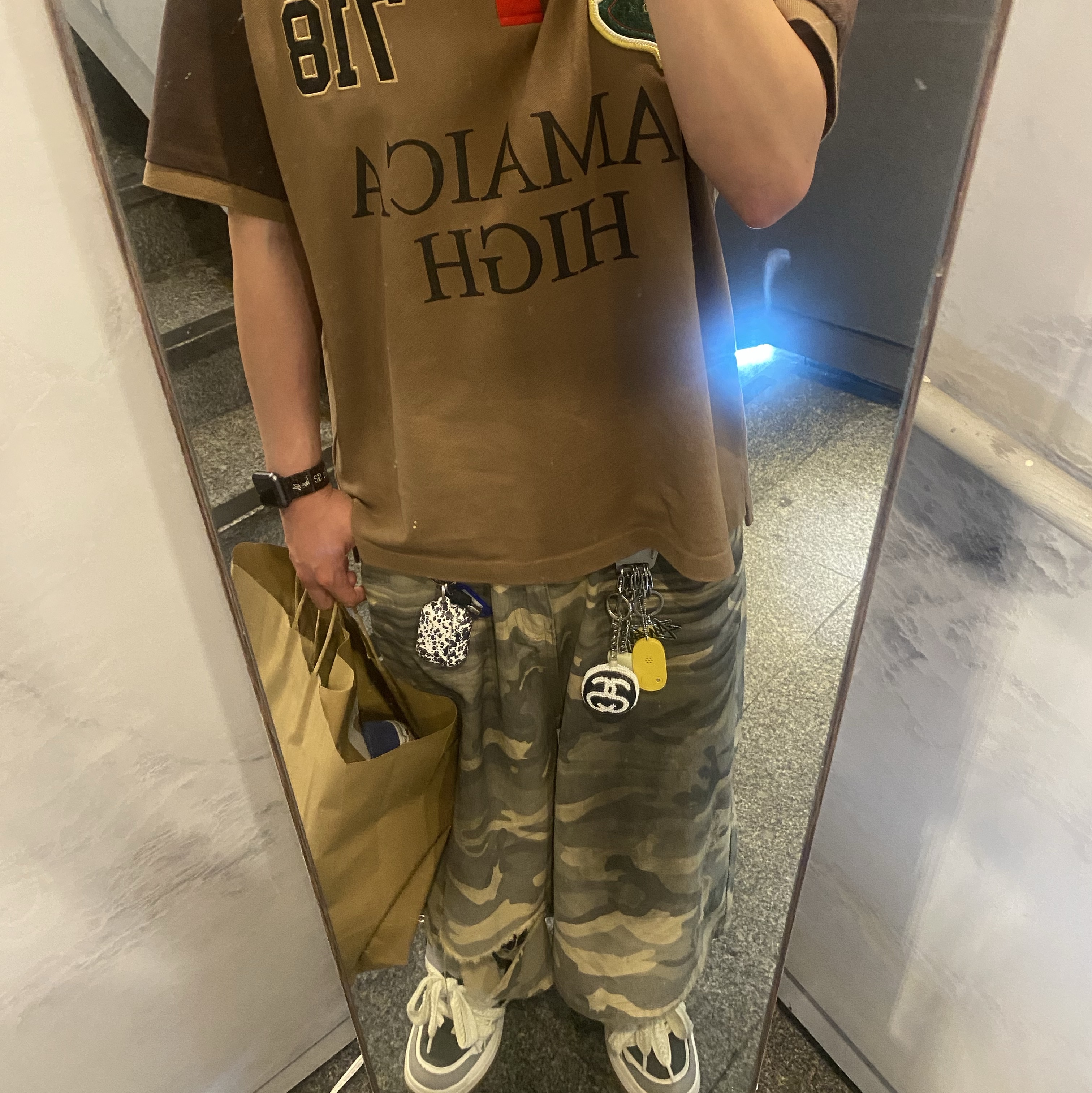 Stussy x Denim Tears Pique Polo Brown, Stussy SS Link Beaded Ball Keychain Black 착용 스타일