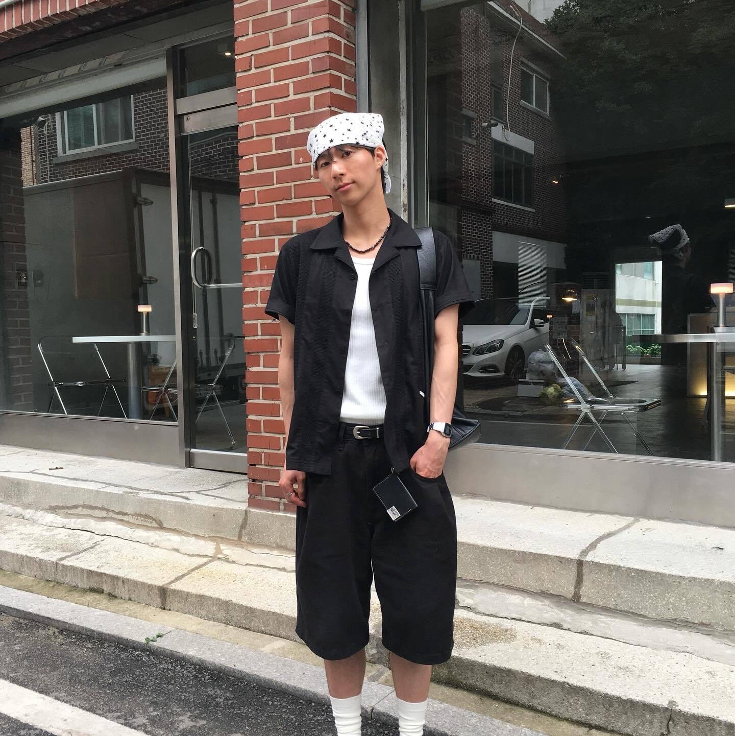 Thevinylhouse Linen Mesh Short Sleeve Shirts Black 착용 스타일