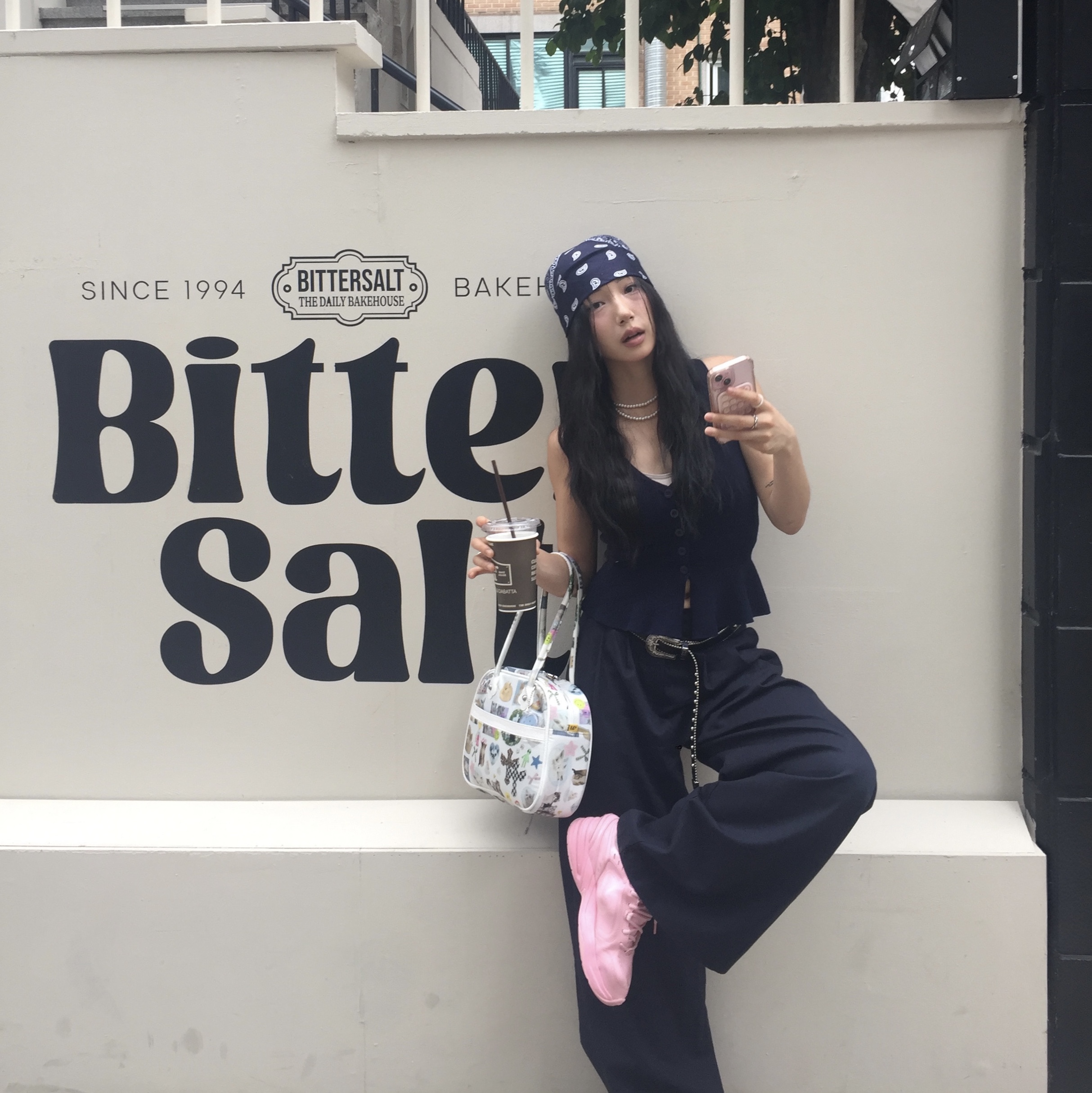 UnsteadyMarket Collage Tote Bag, Nike x Martine Rose Air Monarch IV Pink 착용 스타일 - 7