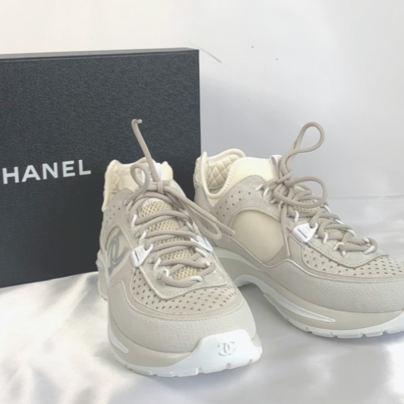 (W) Chanel Sneakers Fabric Suede Calfskin Mesh & White 착용 스타일 - 1