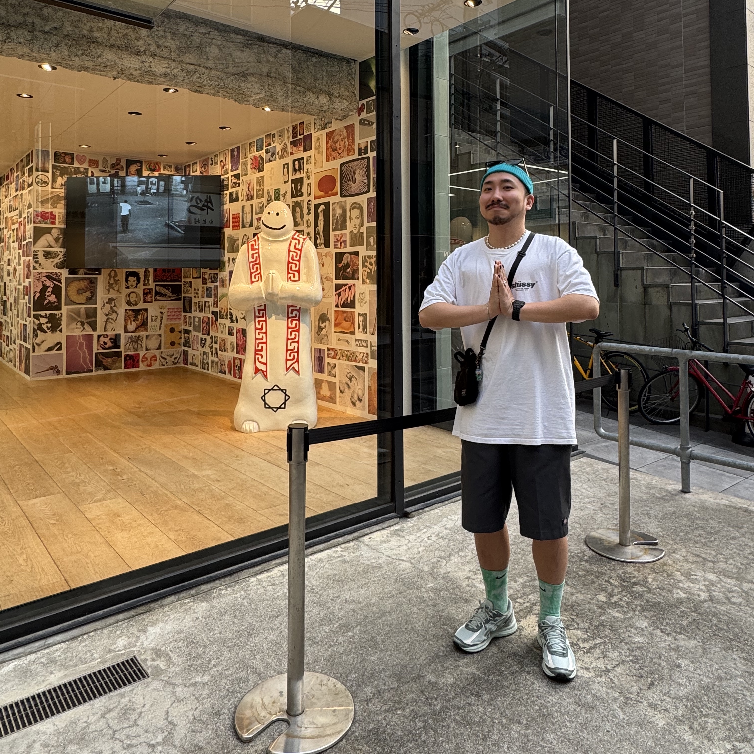 Stussy Gumball T-Shirt White, Asics Jog 100 S Lichen Rock Pure Silver - D Standard 착용 스타일