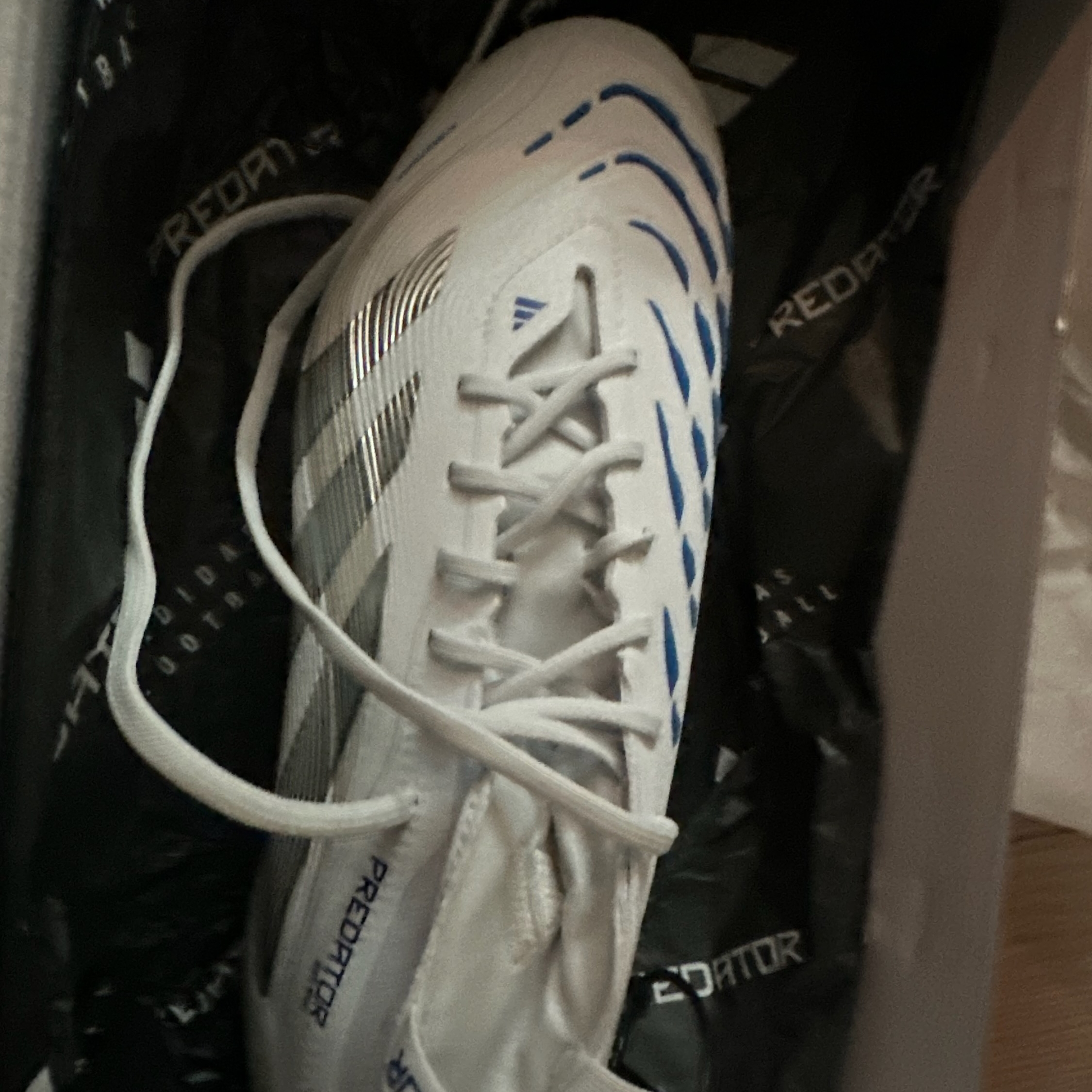 Adidas Predator Elite Foldover Tongue FG Cleats Cloud White Silver Metallic 착용 스타일