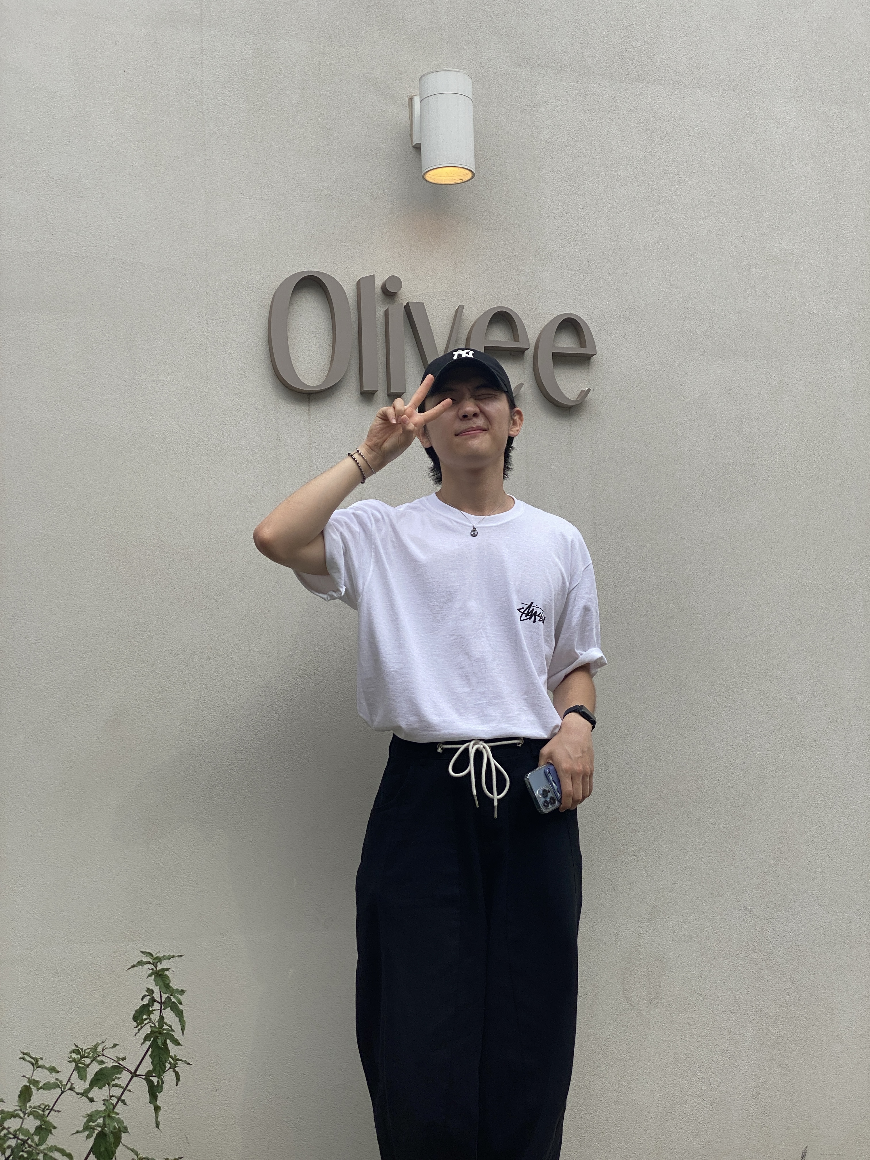 Stussy Kittens T-Shirt White, Hoka Bondi 7 Black - Wide 착용 스타일 - 3